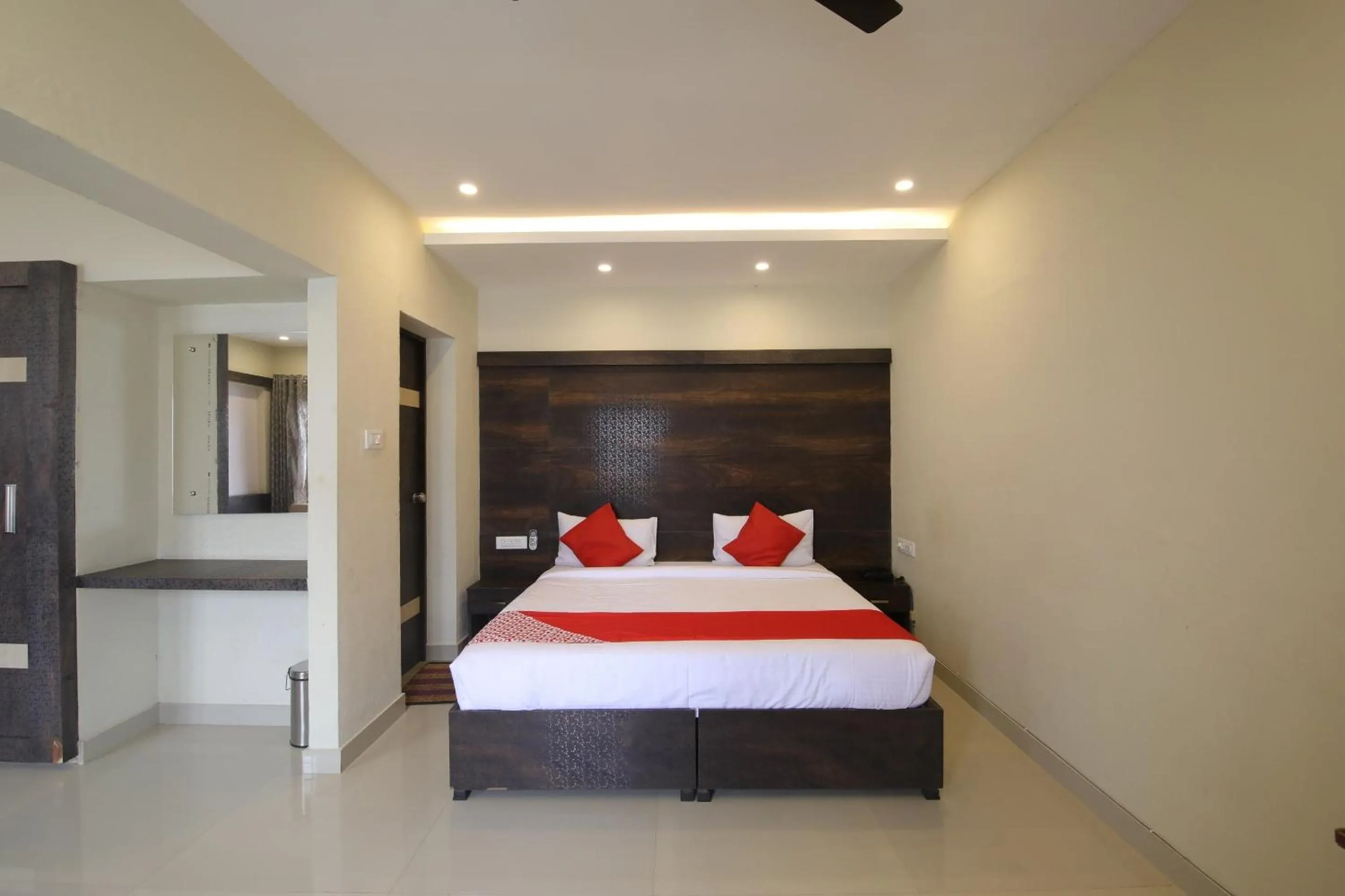 Bedroom, Bed in Collection O Royal Sand