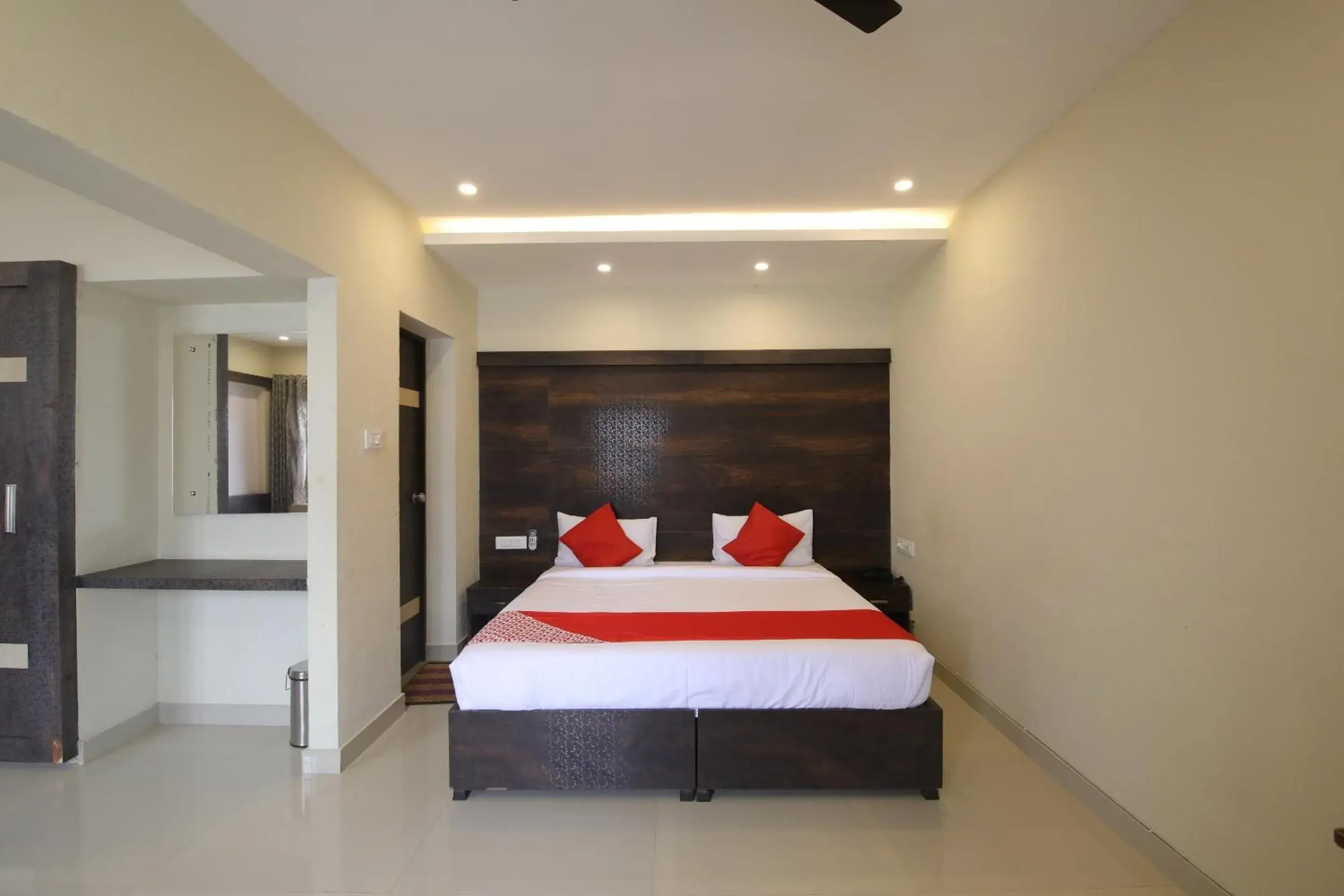 Bedroom, Bed in Collection O Royal Sand Bedroom, Bed in Collection O Royal Sand