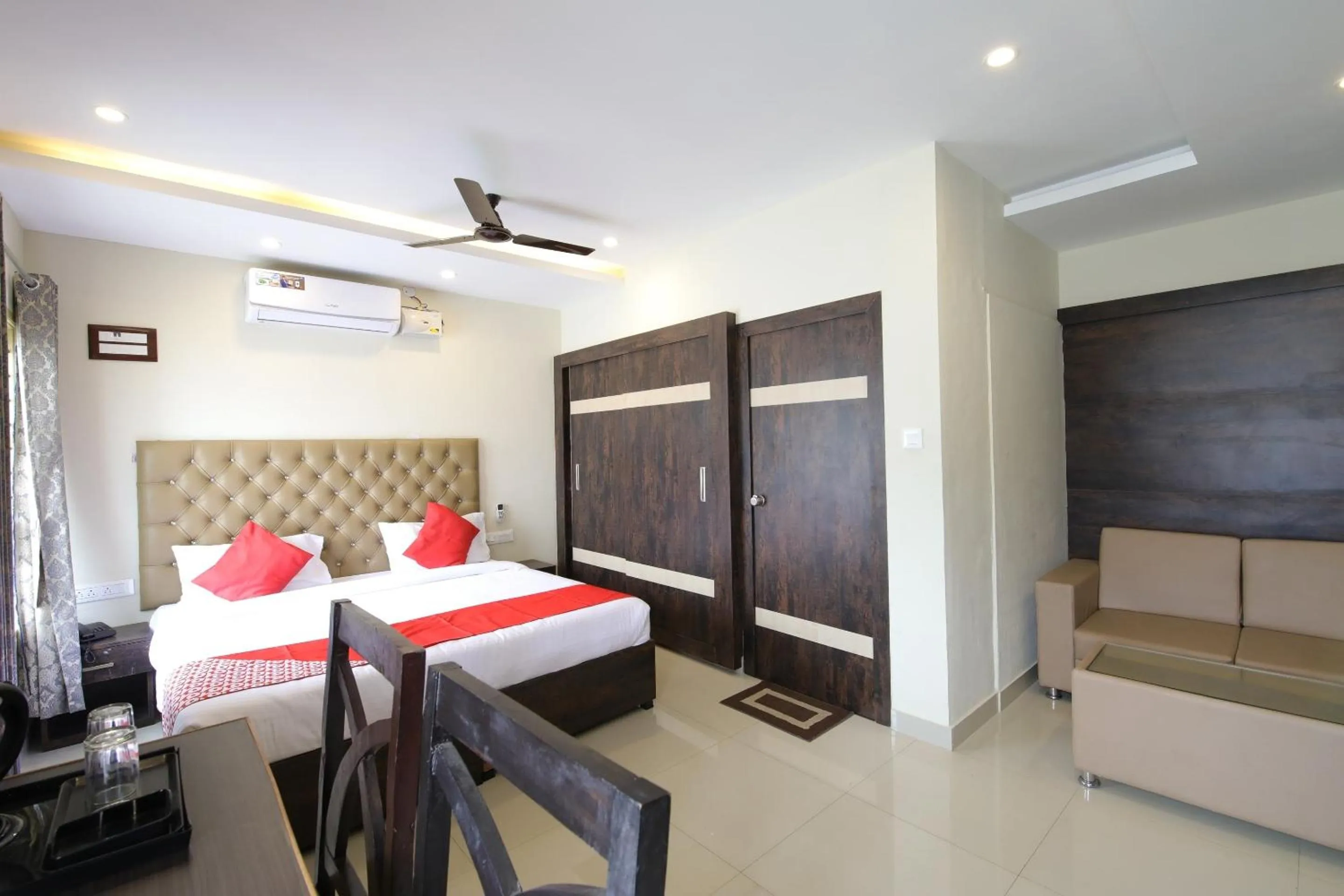 Bedroom, Bed in Collection O Royal Sand