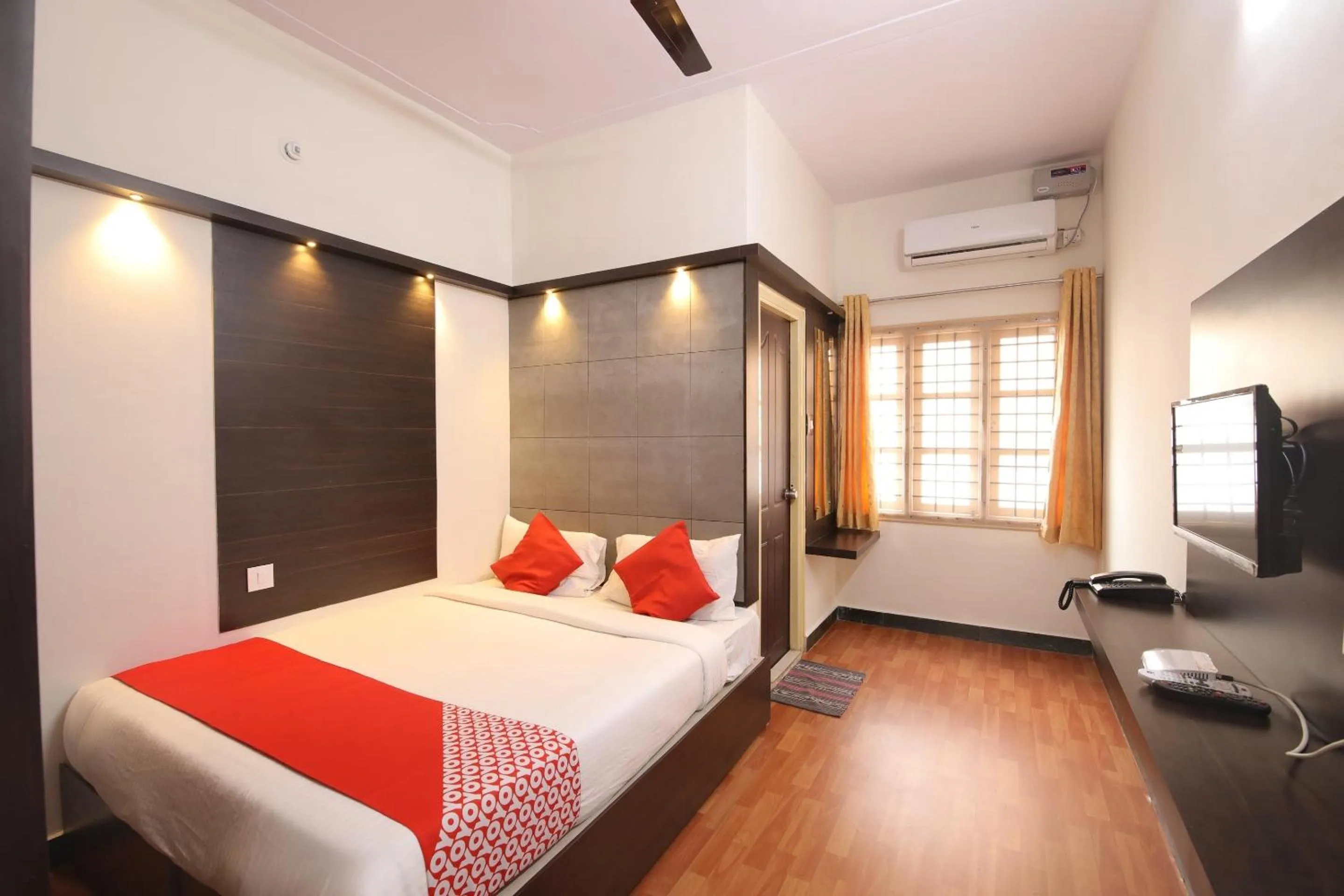 Bedroom, Bed in Collection O Royal Sand