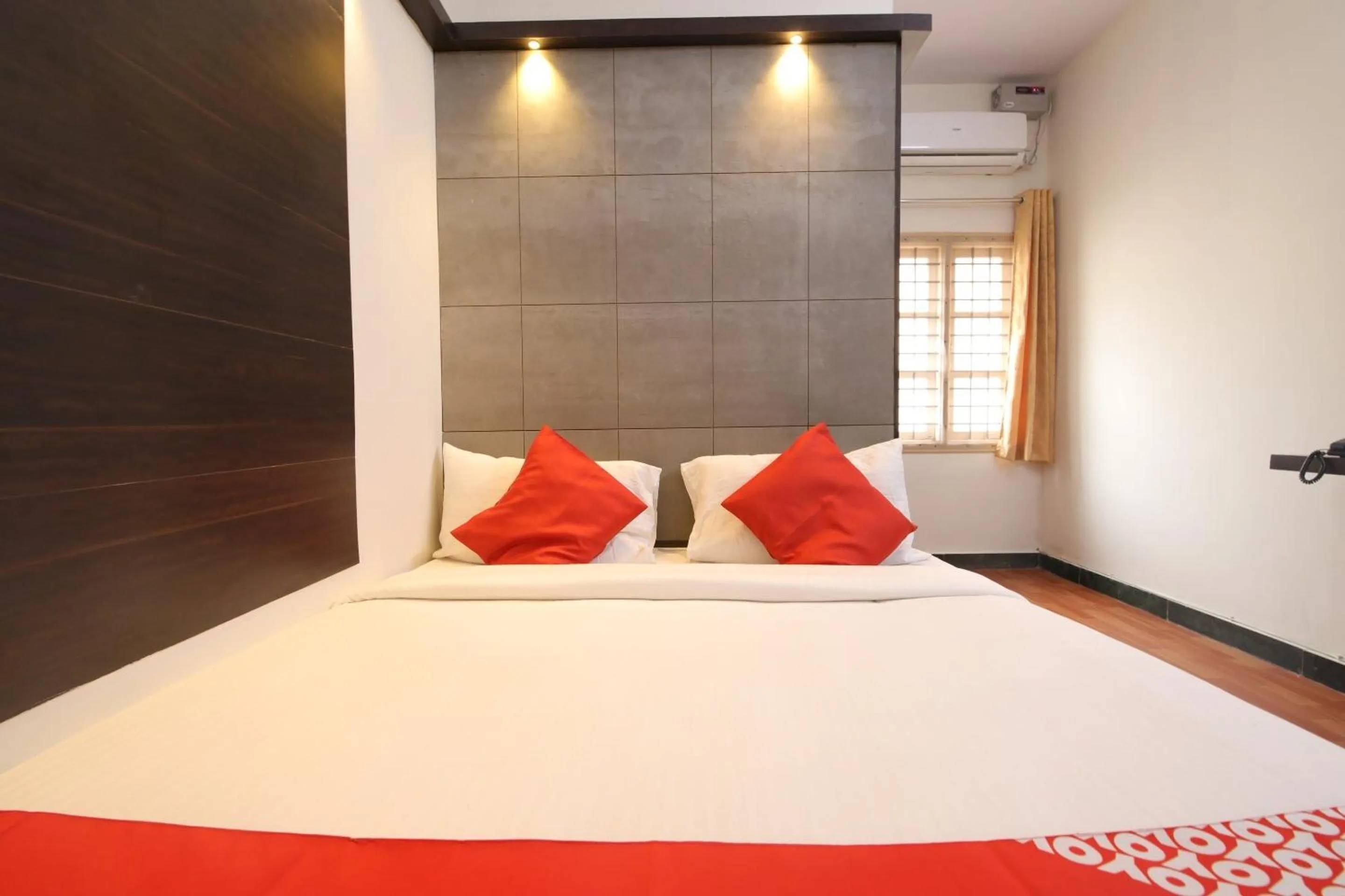 Bedroom, Bed in Collection O Royal Sand