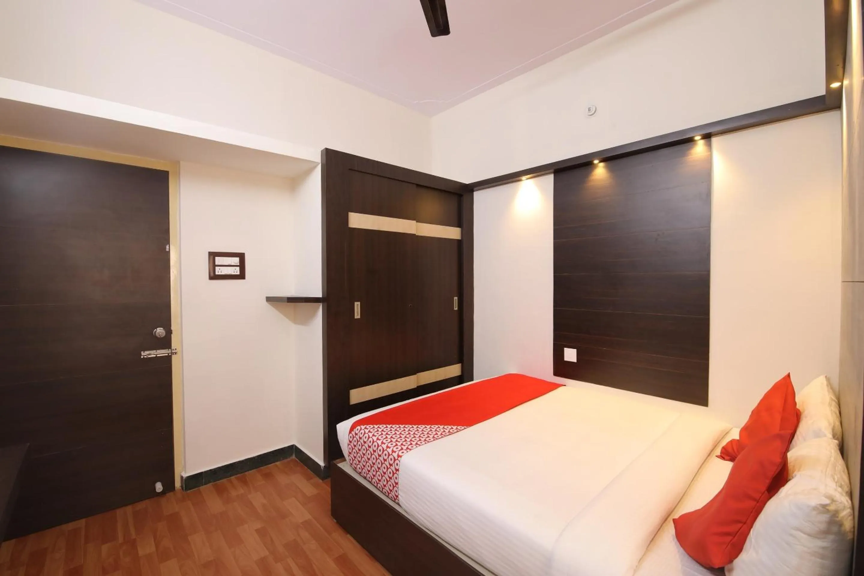 Bedroom, Bed in Collection O Royal Sand