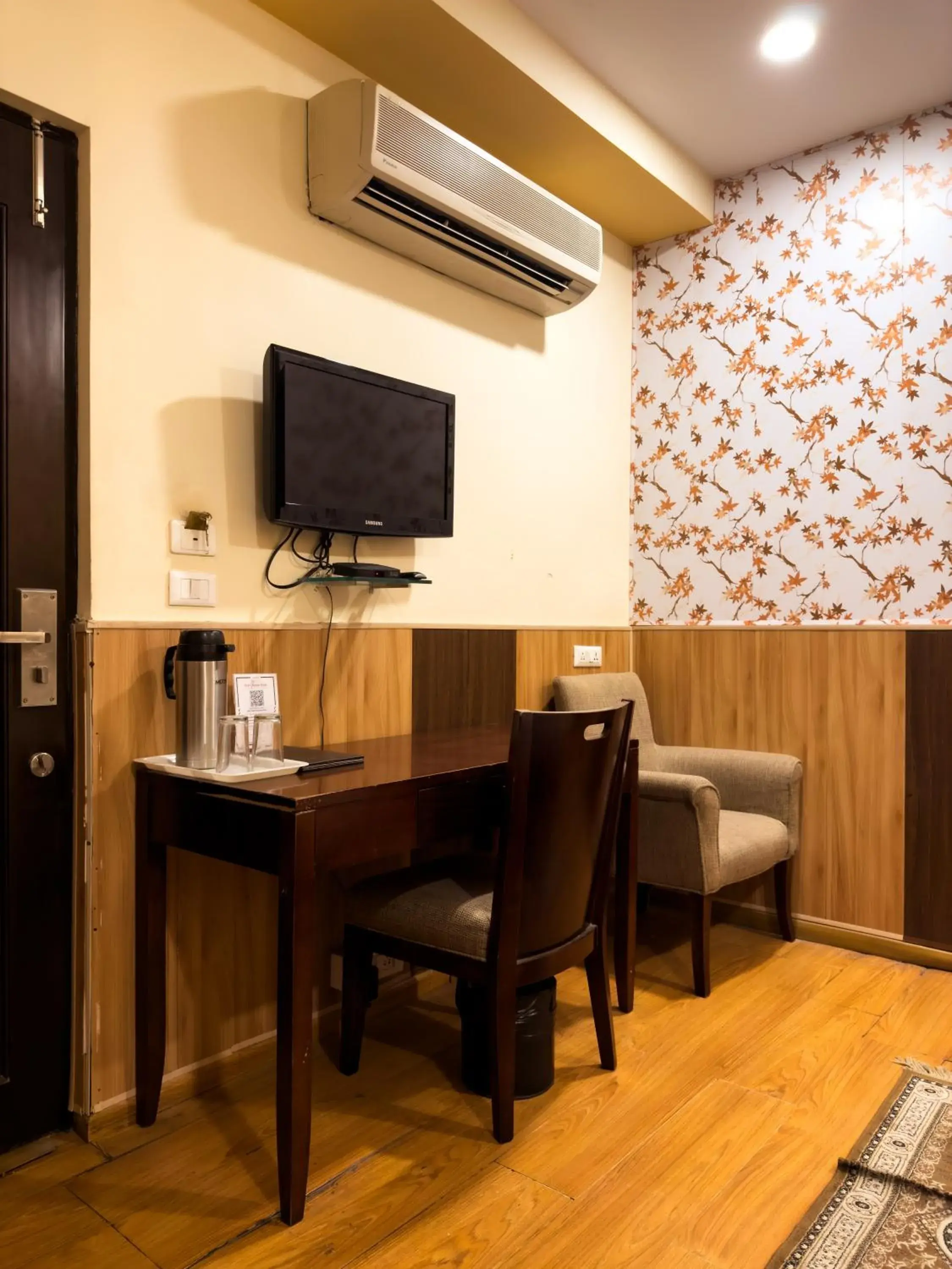 TV and multimedia in Hotel Royal Palm - A Budget Hotel in Udaipur TV and multimedia in Hotel Royal Palm - A Budget Hotel in Udaipur