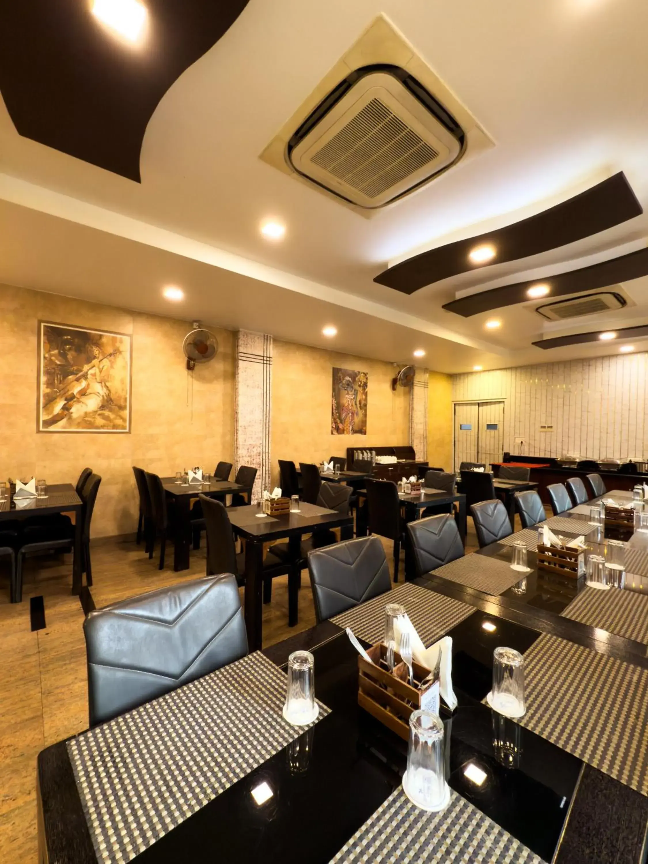 Restaurant/places to eat in Hotel Royal Palm - A Budget Hotel in Udaipur Restaurant/places to eat in Hotel Royal Palm - A Budget Hotel in Udaipur