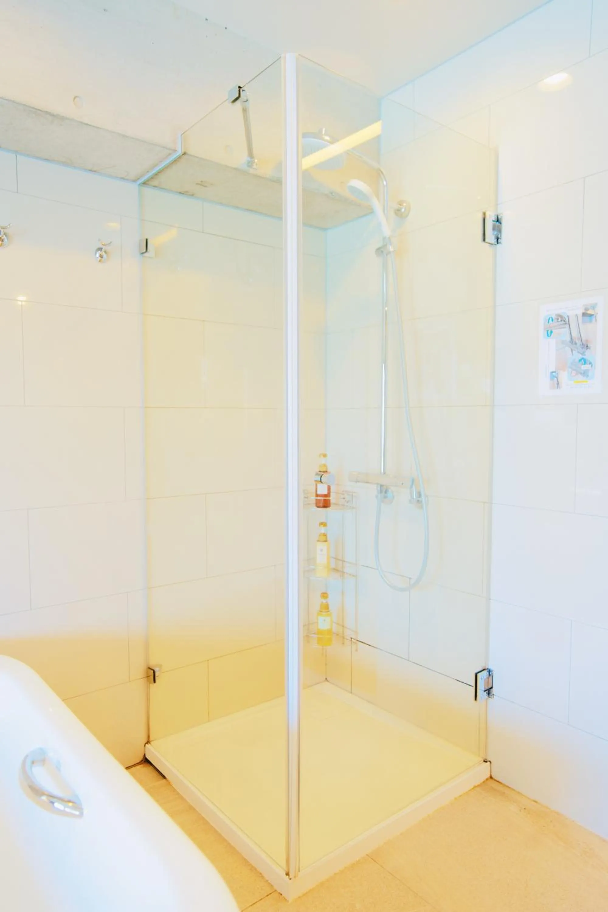 Shower, Bed in HOTEL Viviana