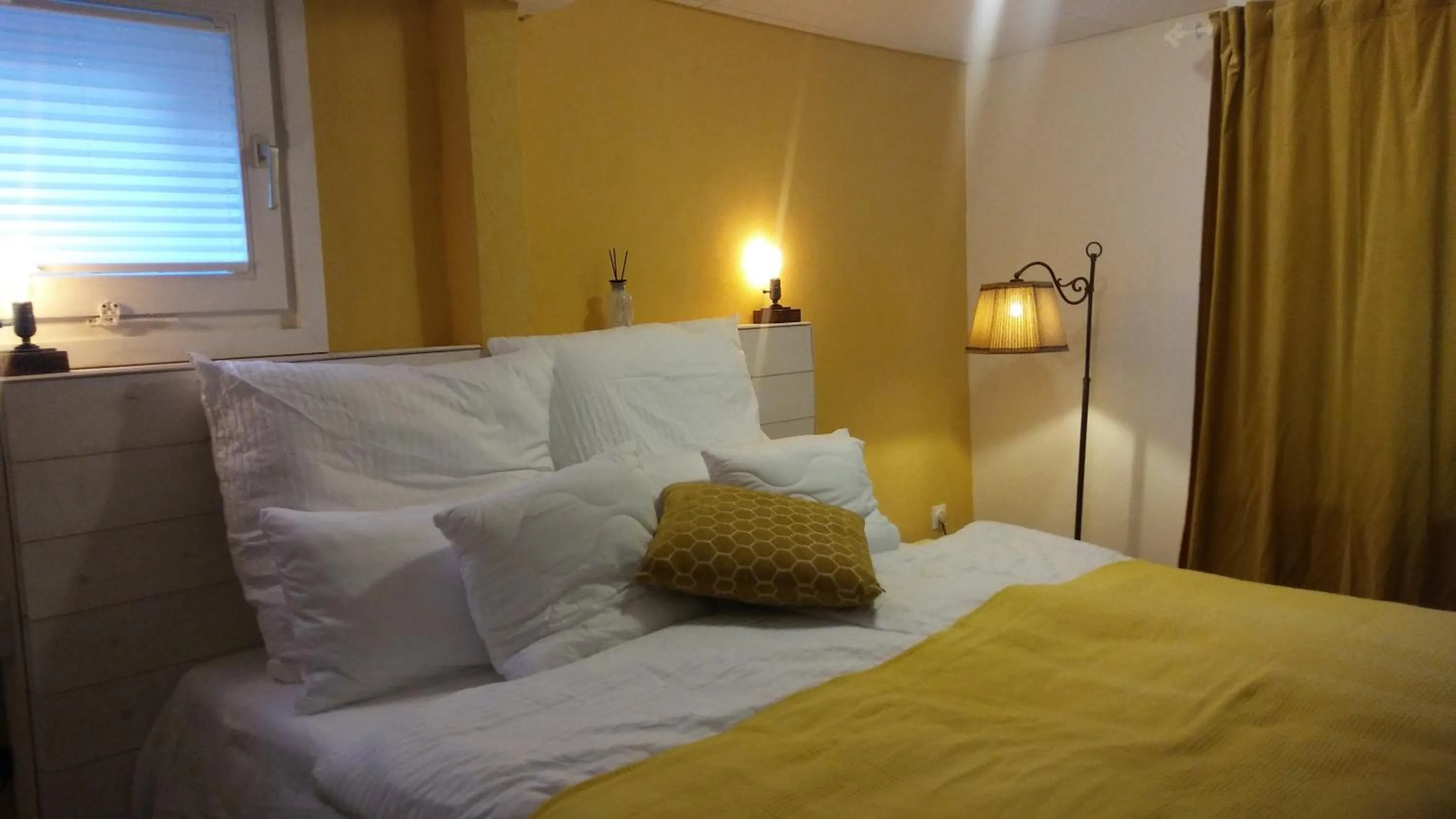 Bed in HIER & JETZT in Monschau City