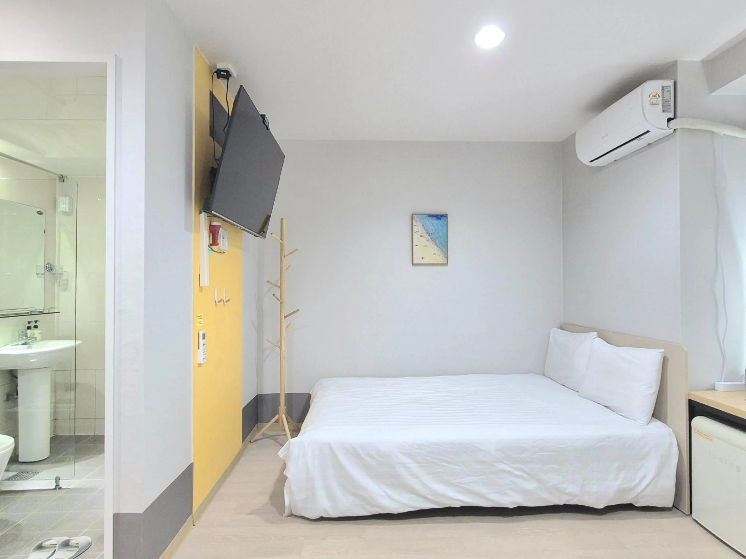 Bedroom, Bed in Hostel Tommy Renewal 2025