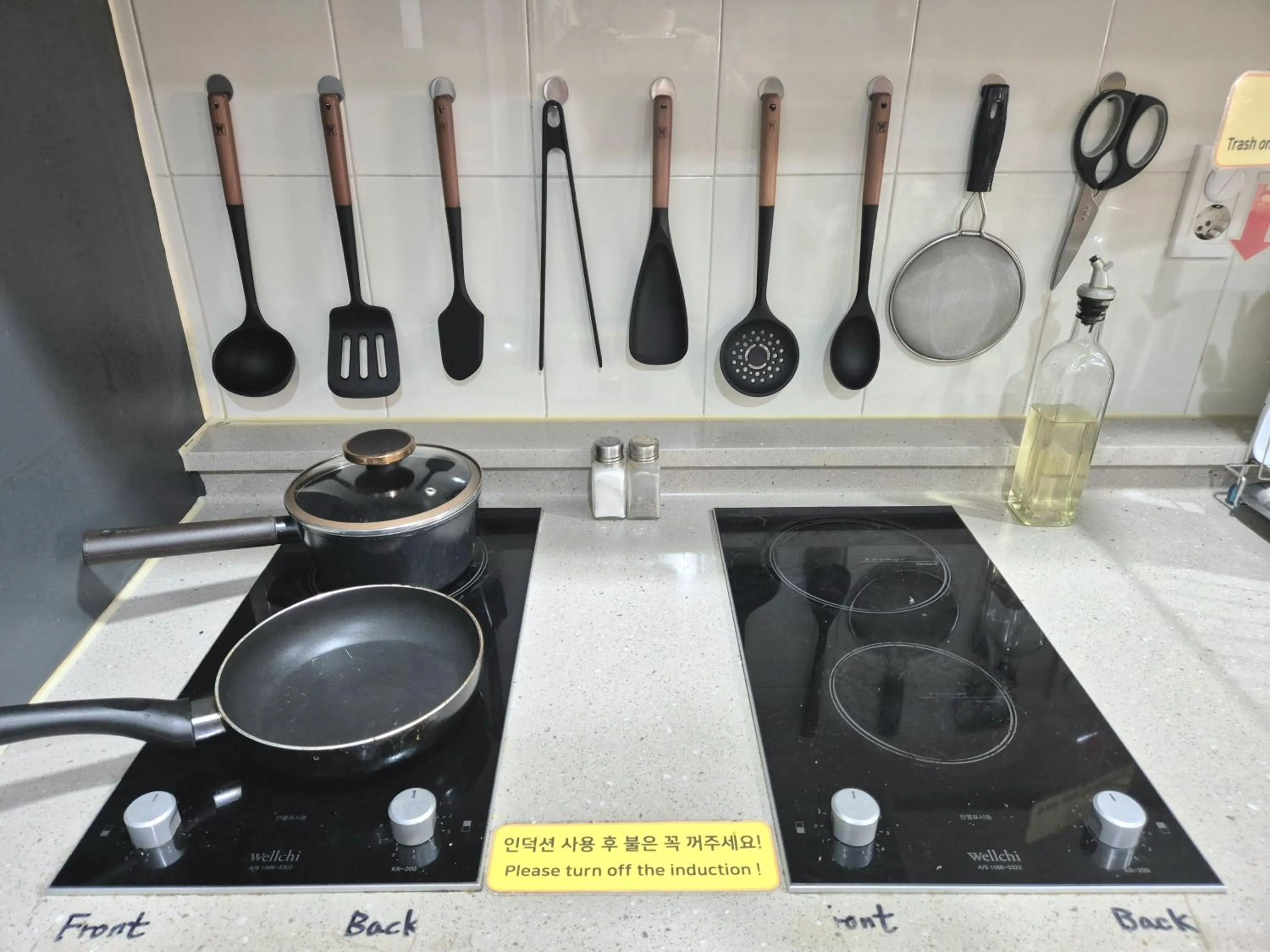 Communal kitchen in Hostel Tommy Renewal 2025