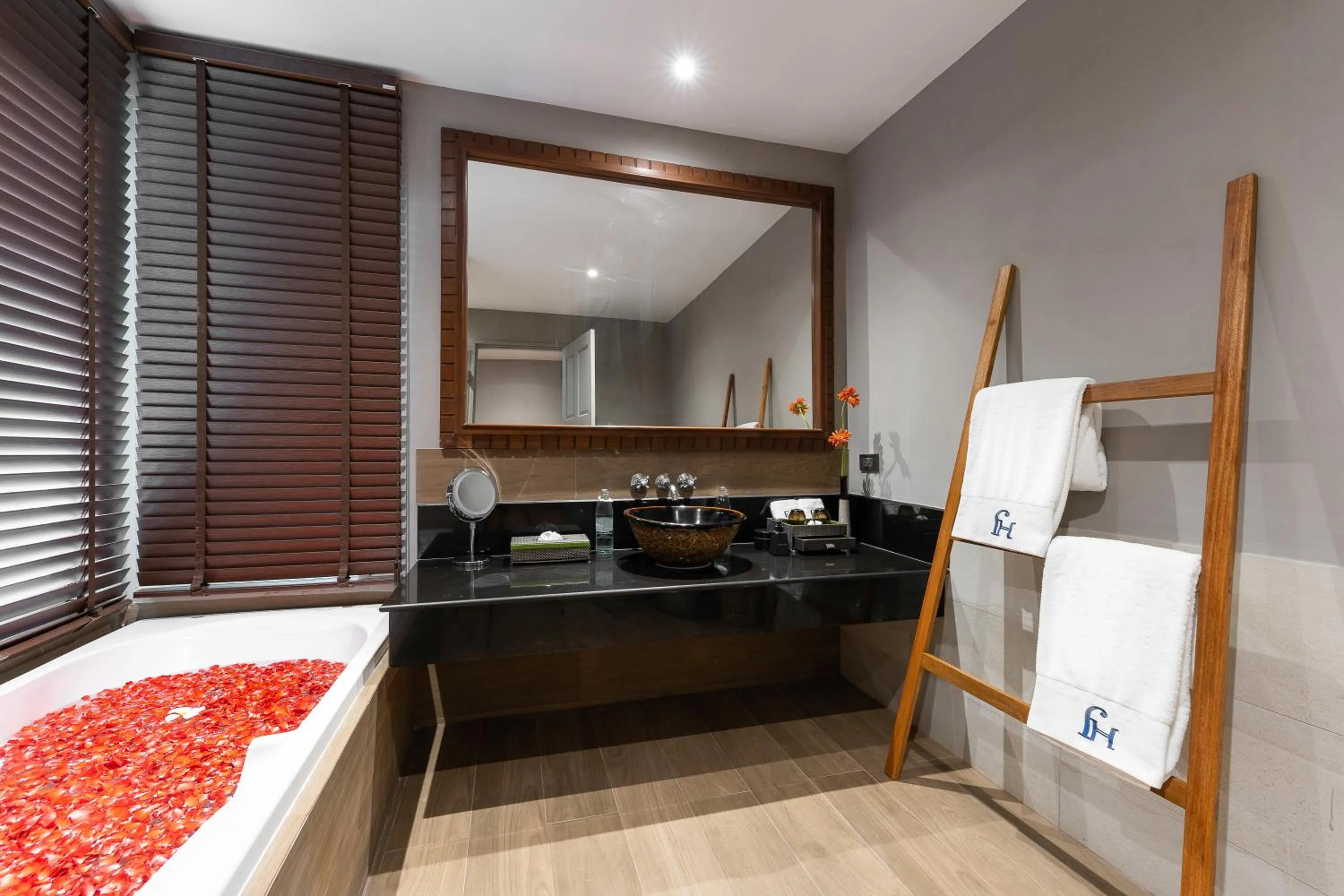 Bathroom, Bed in Fair House Villas & Spa, Koh Samui