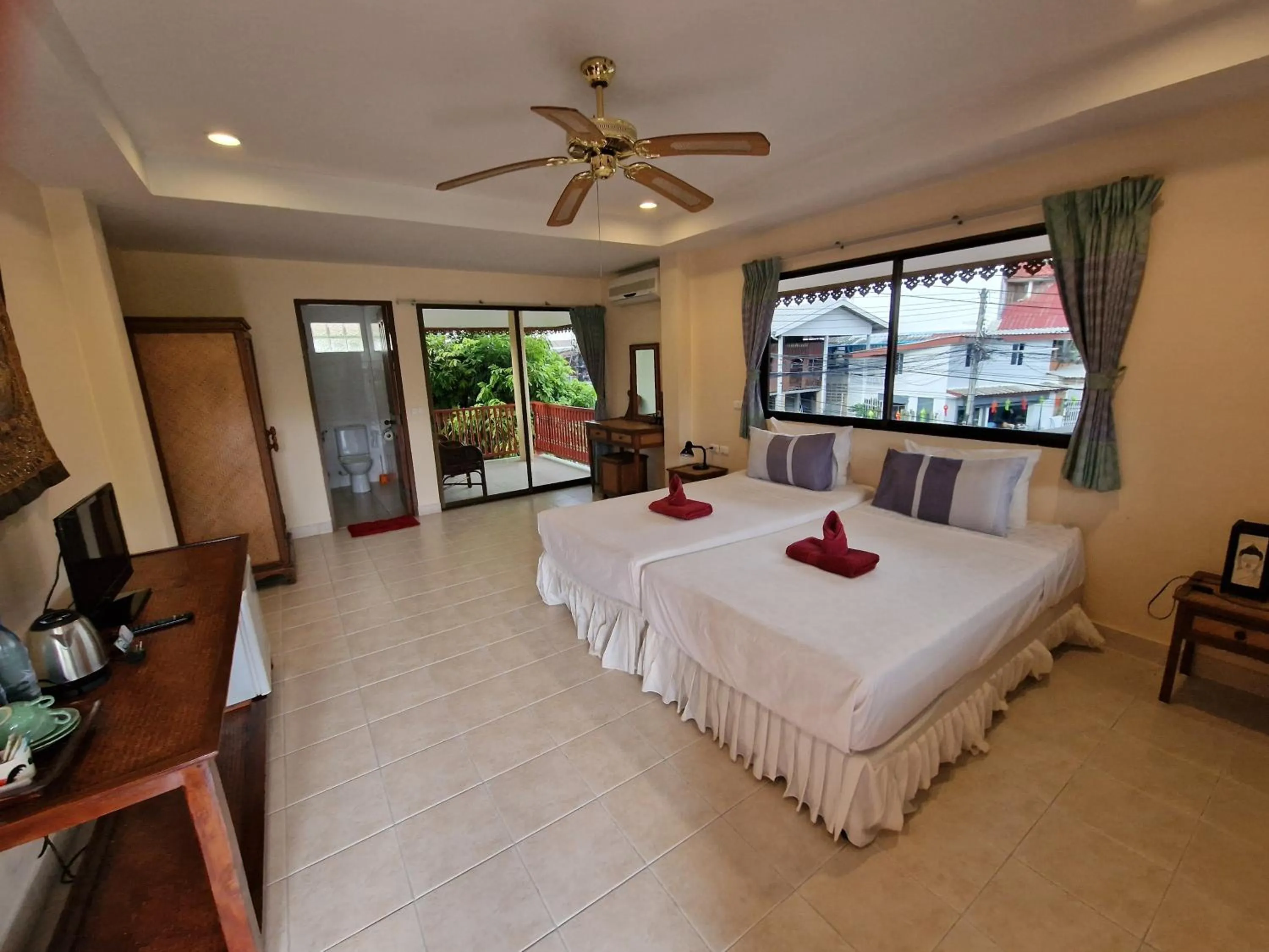 Bed in Villa Oranje Chiang Mai