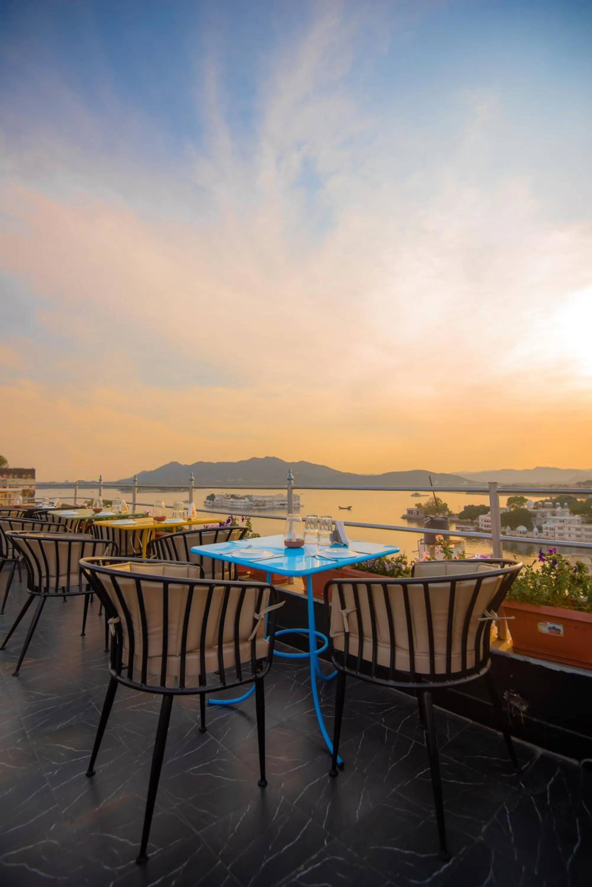 Restaurant/places to eat in Hotel Pratap Bhawan