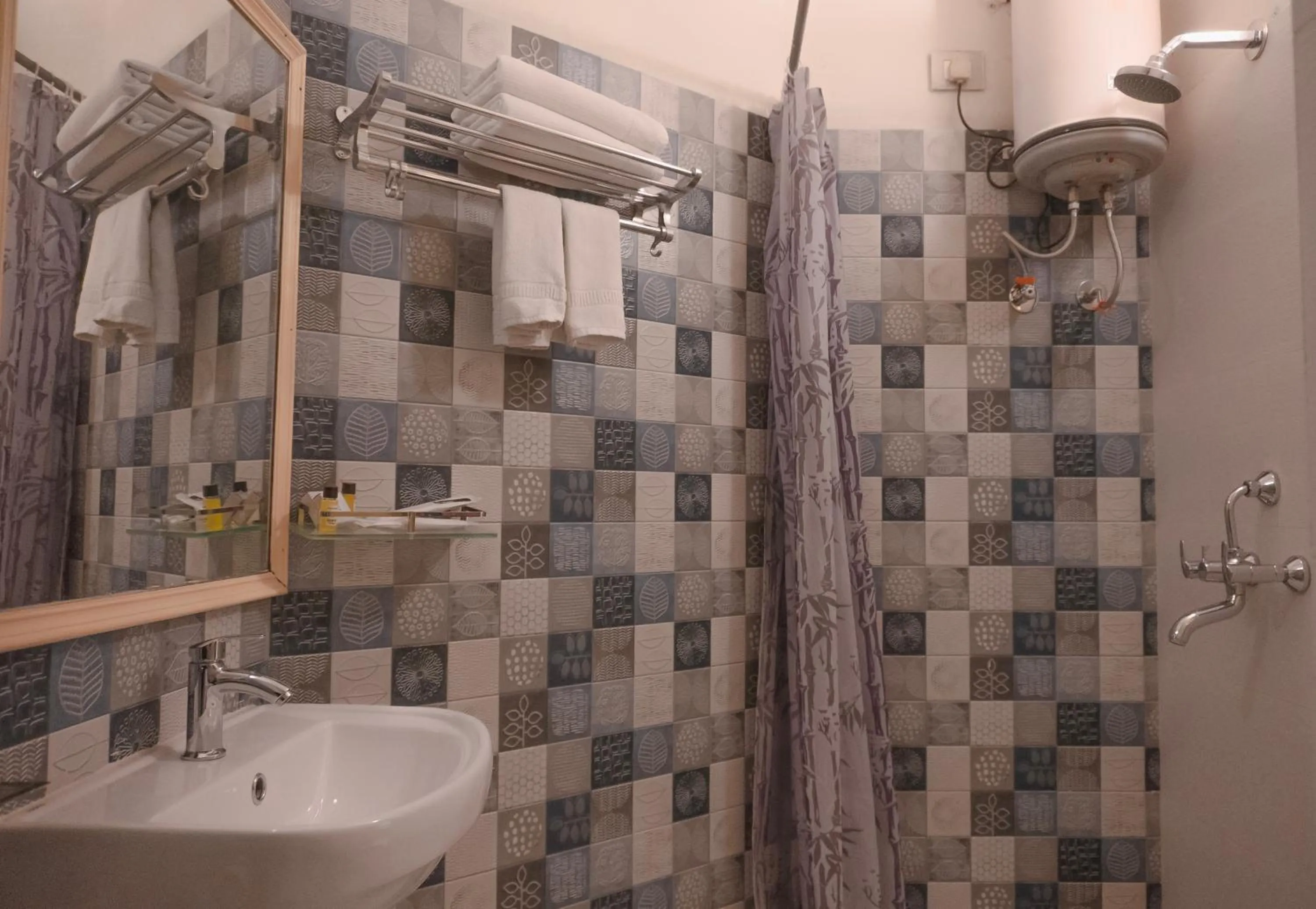 Shower in Hotel Pratap Bhawan