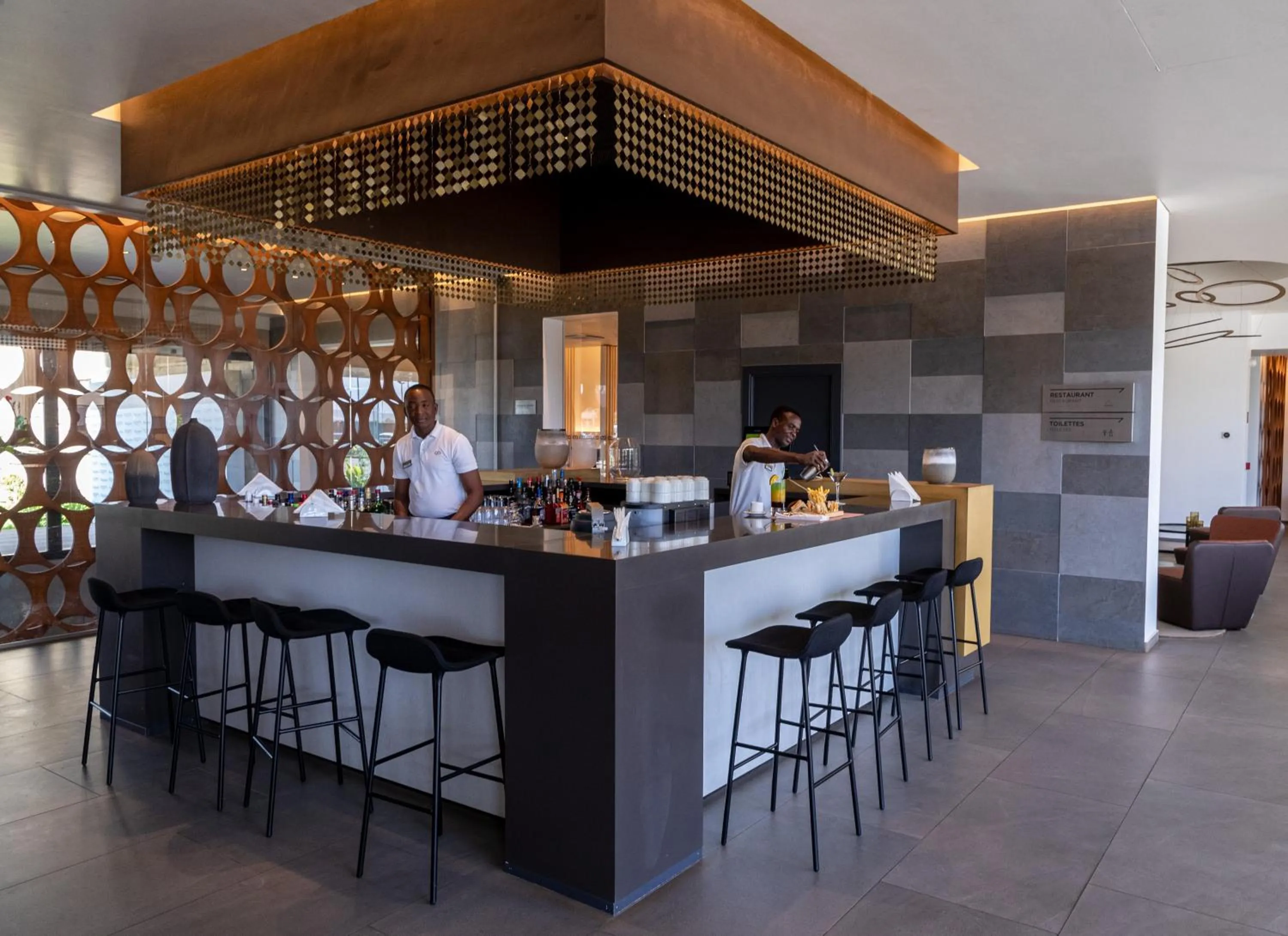 Lounge or bar in Noom Hotel Niamey