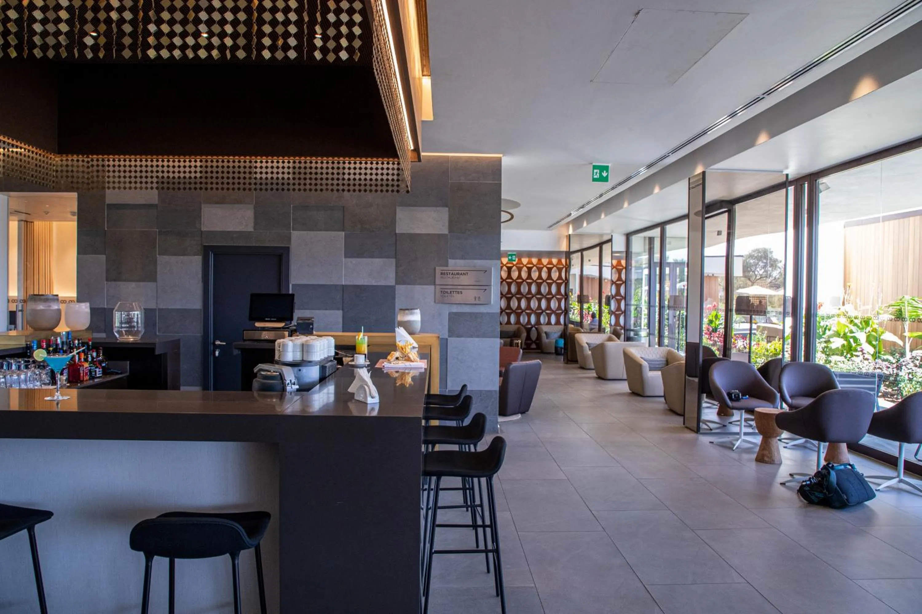 Lounge or bar in Noom Hotel Niamey