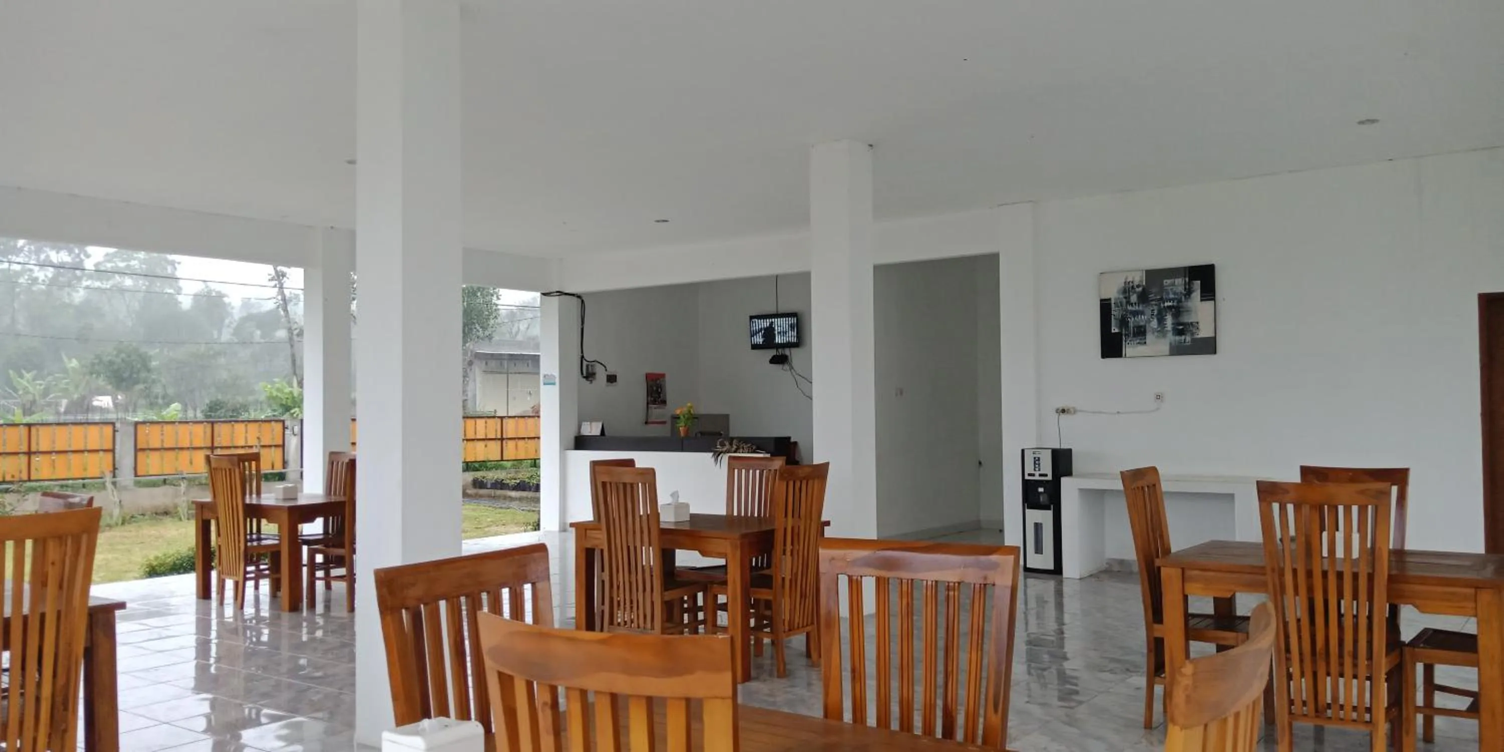 Restaurant/places to eat in Rinjani Hill Hotel