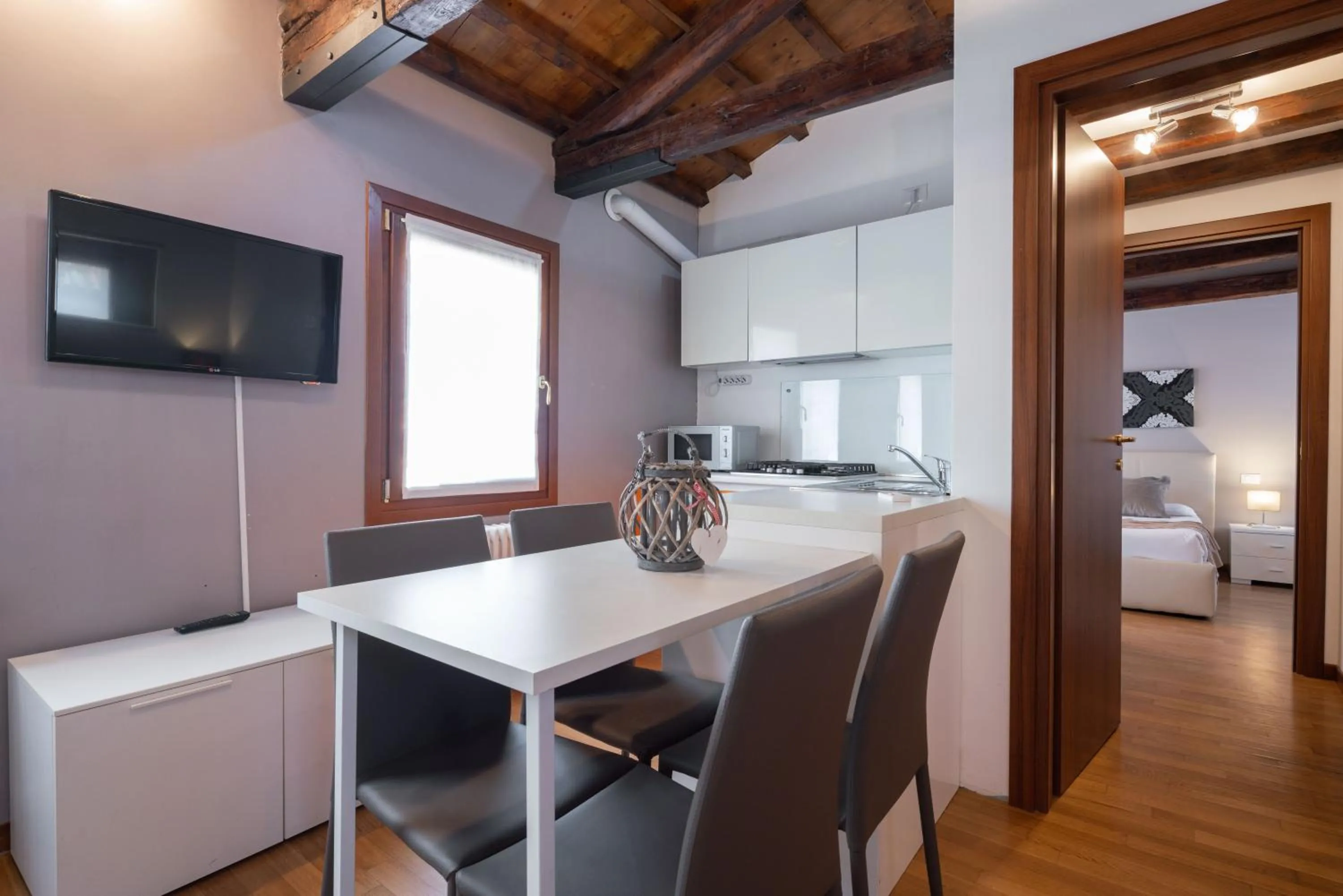 Dining area in Design Palace Apartment by Wonderful Italy