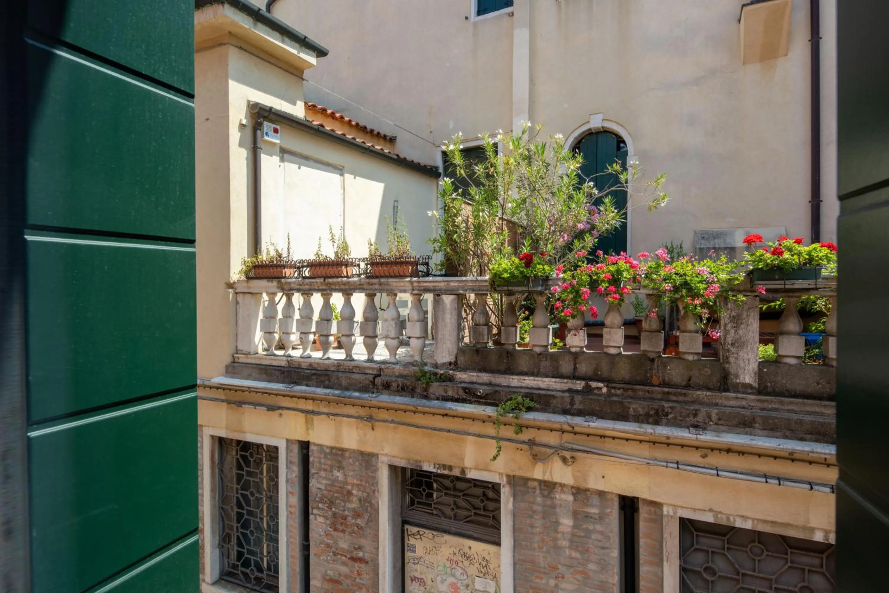 Balcony/Terrace in Design Palace Apartment by Wonderful Italy