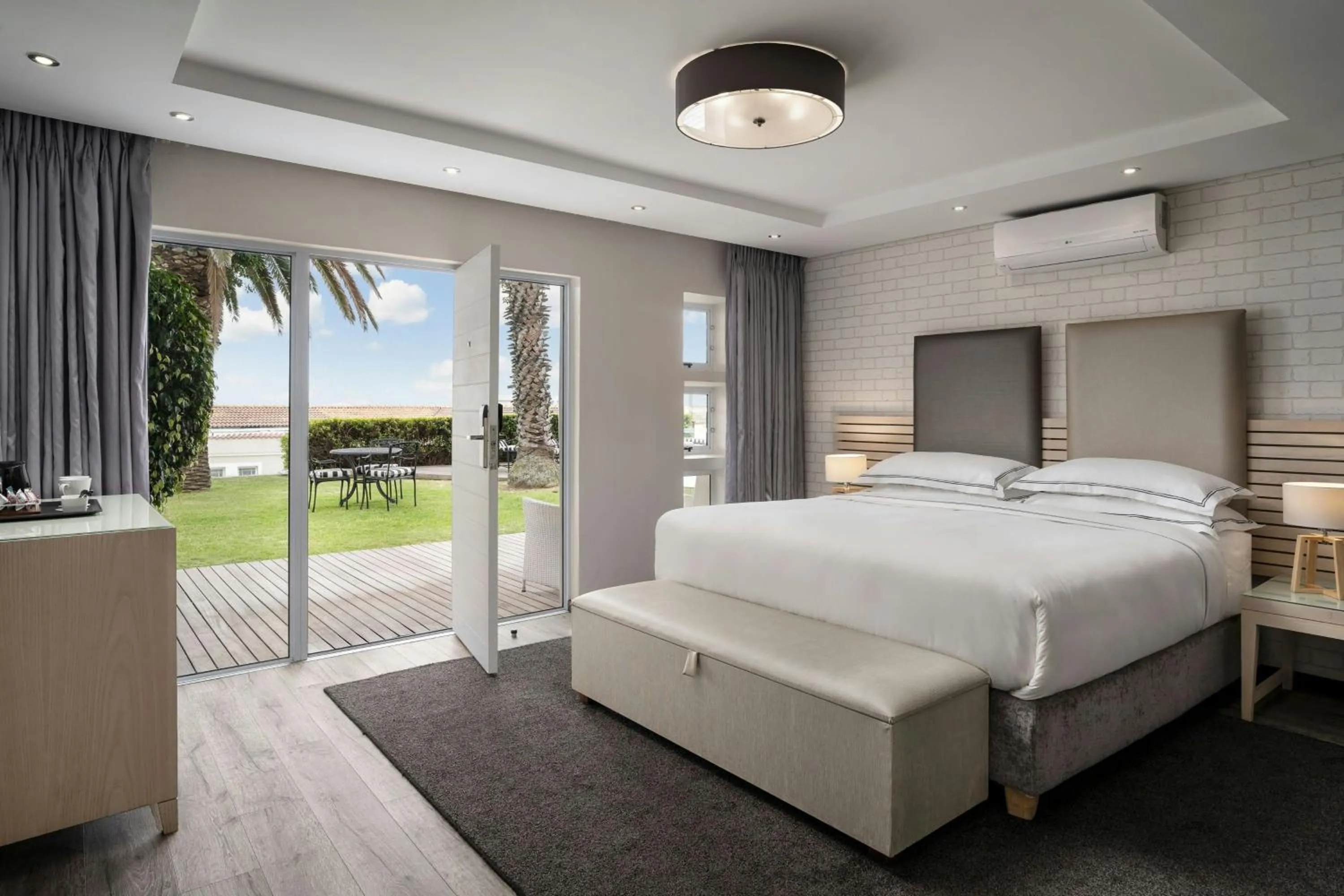 Photo of the whole room, Bed in Protea Hotel by Marriott Mossel Bay
