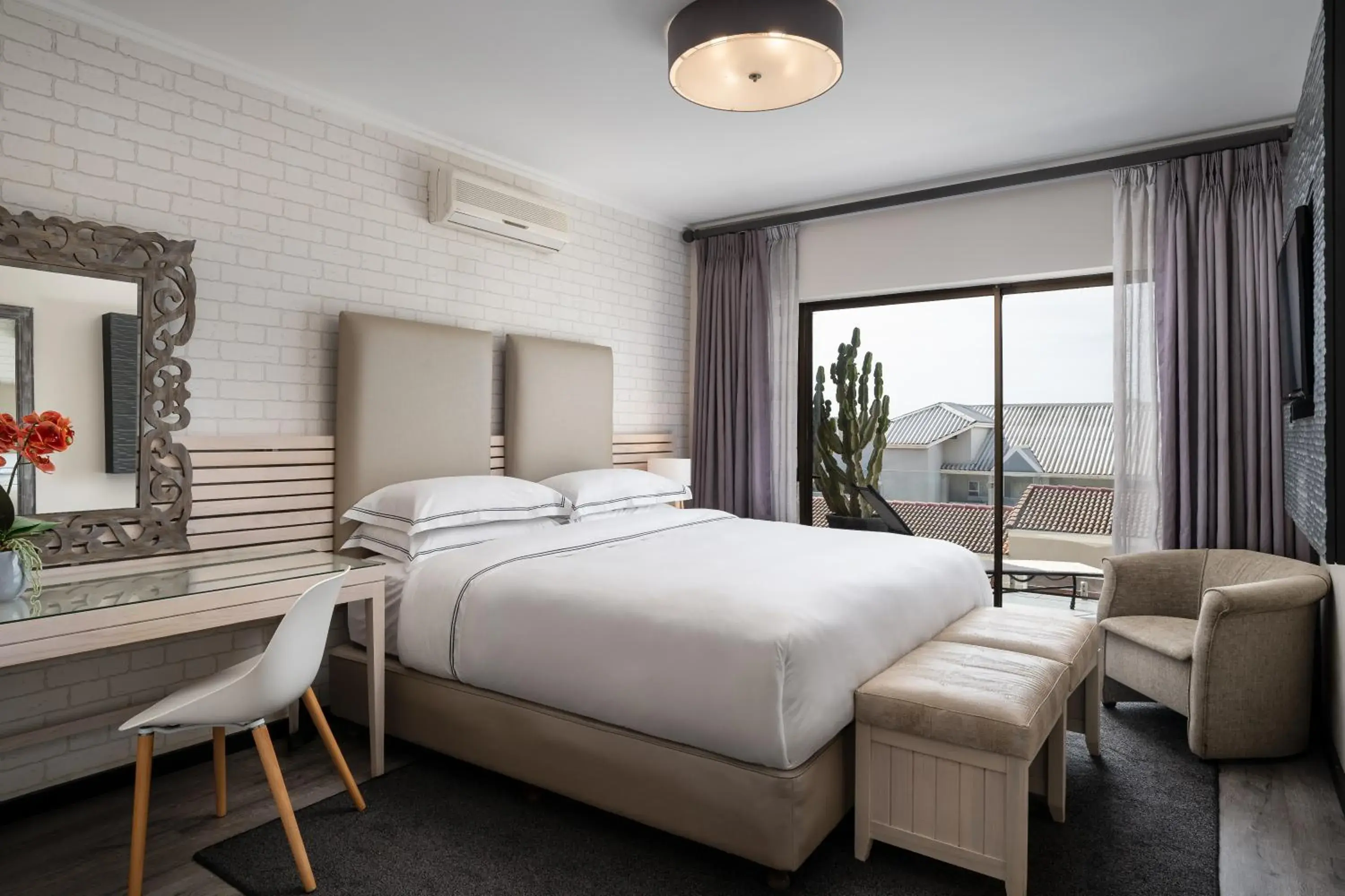 1 Bedroom Larger Suite, 1 King, Harbor view, Balcony - single occupancy in Protea Hotel by Marriott Mossel Bay 1 Bedroom Larger Suite, 1 King, Harbor view, Balcony - single occupancy in Protea Hotel by Marriott Mossel Bay