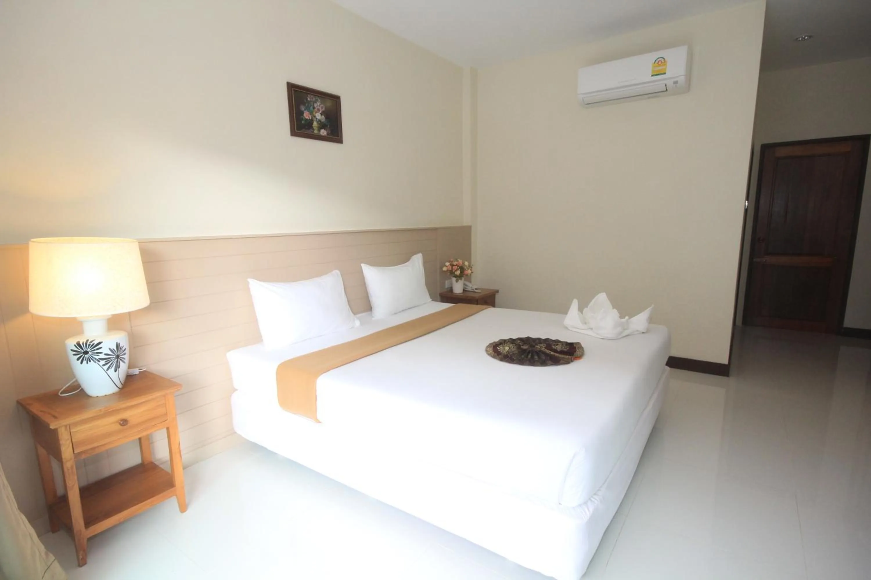 Bed in Phangan Island View - SHA Extra Plus
