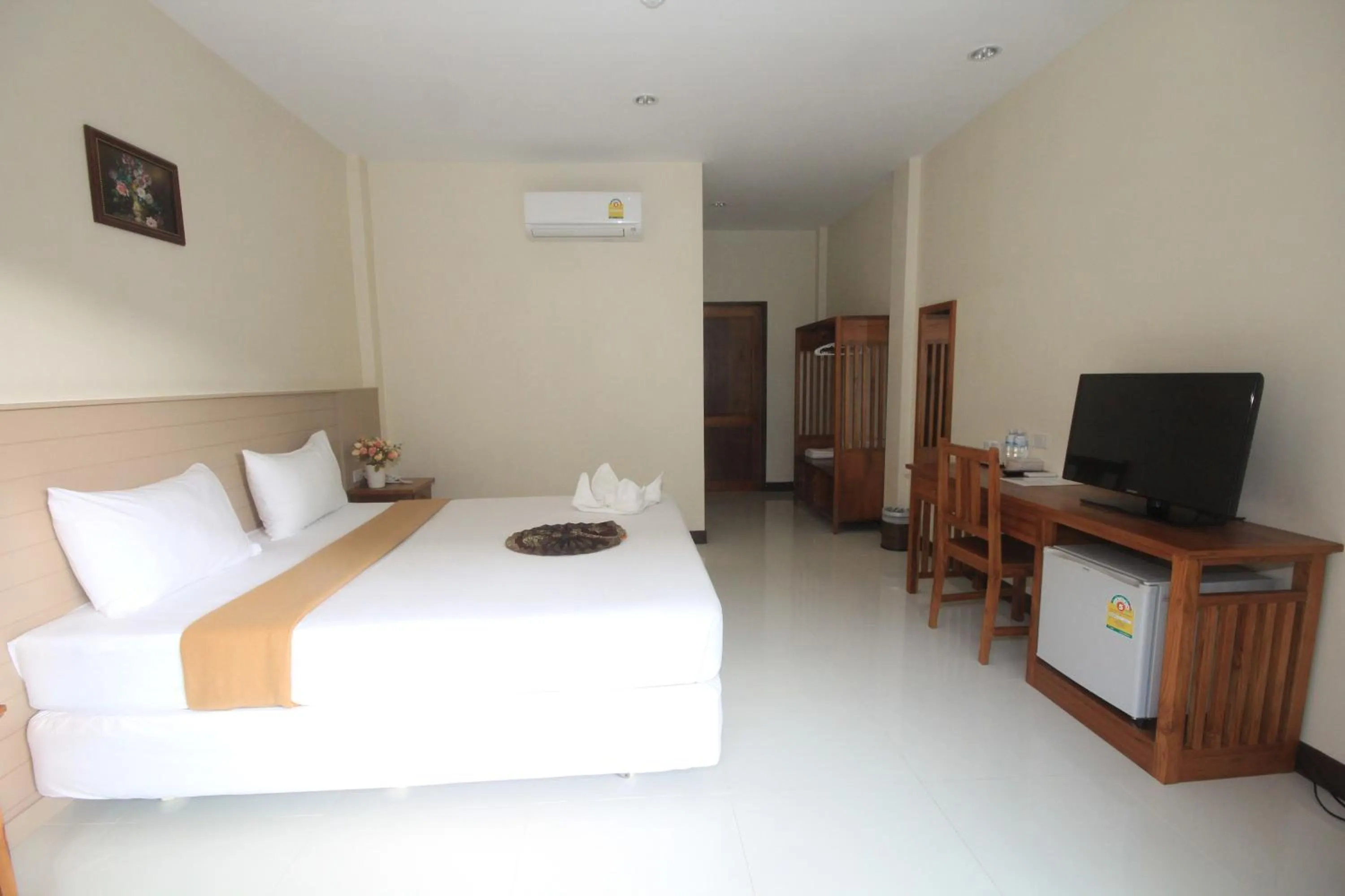 Photo of the whole room, Bed in Phangan Island View - SHA Extra Plus