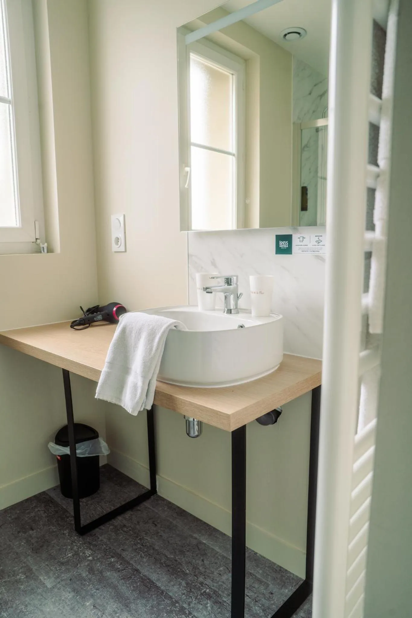 Bathroom in LOGIS -Hotel & Restaurant de la Place