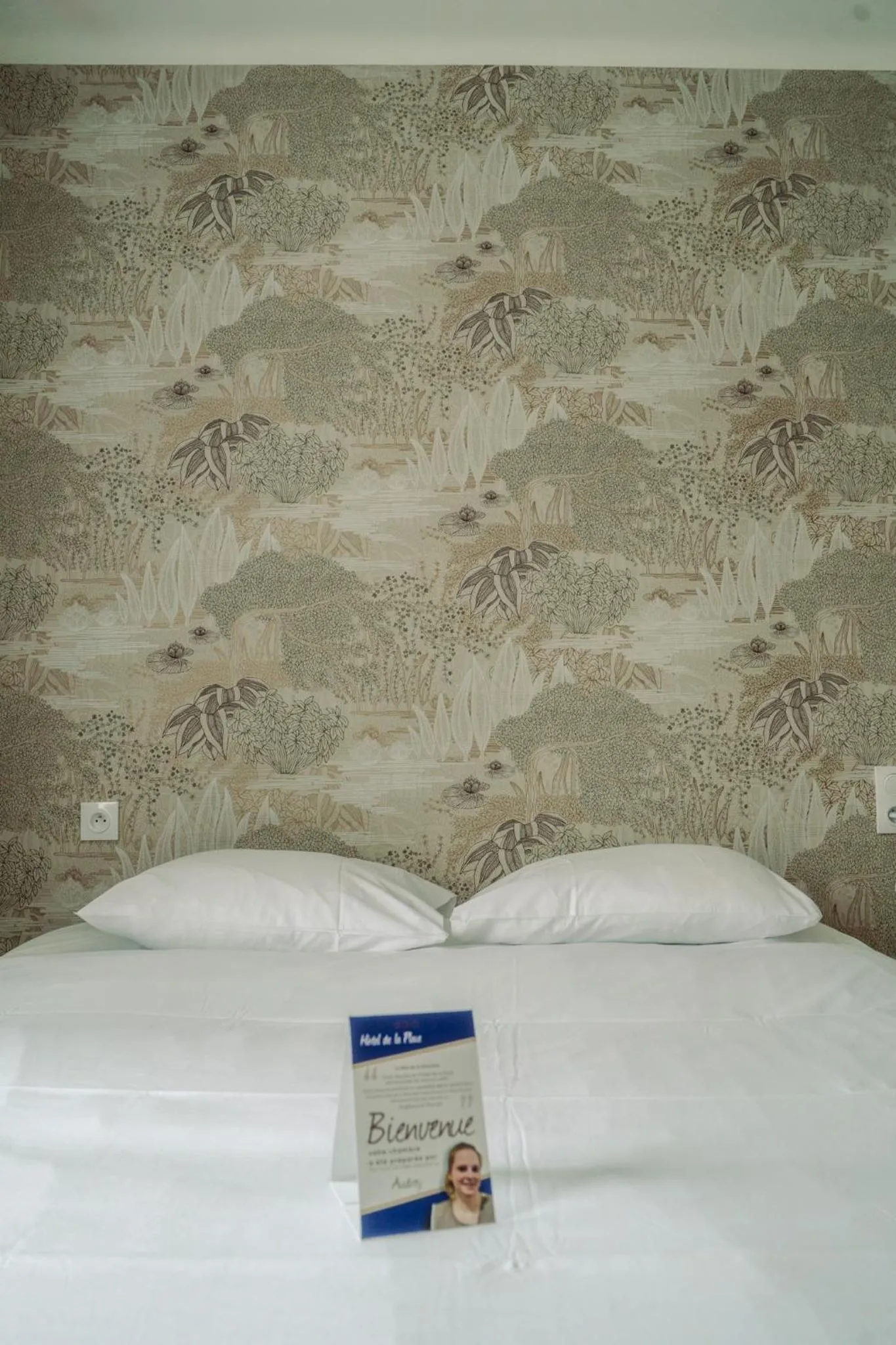 Bed in LOGIS -Hotel & Restaurant de la Place