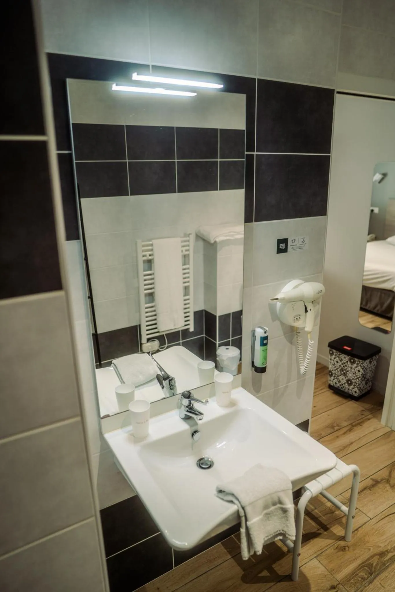 Bathroom in LOGIS -Hotel & Restaurant de la Place