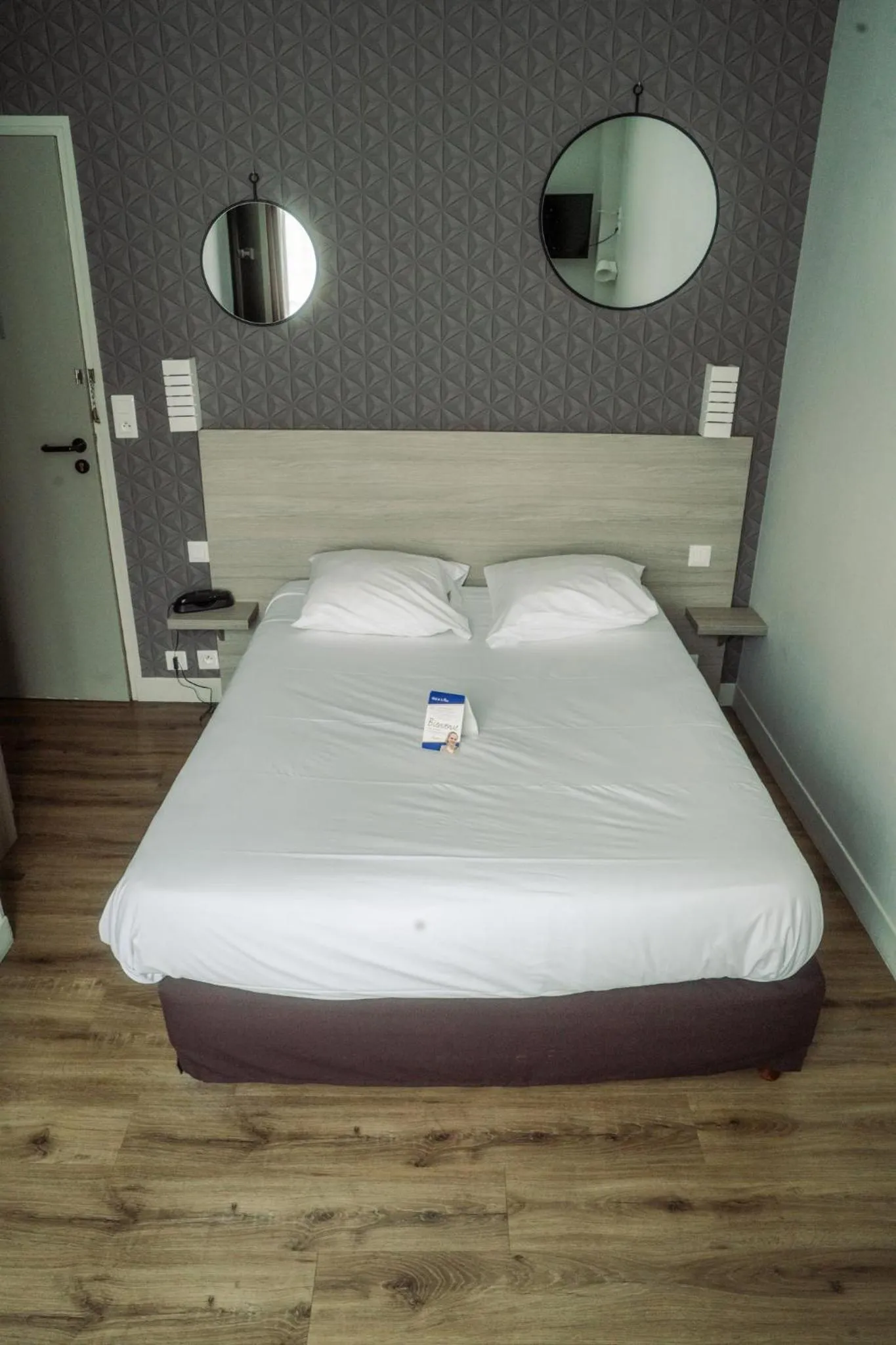 Bed in LOGIS -Hotel & Restaurant de la Place