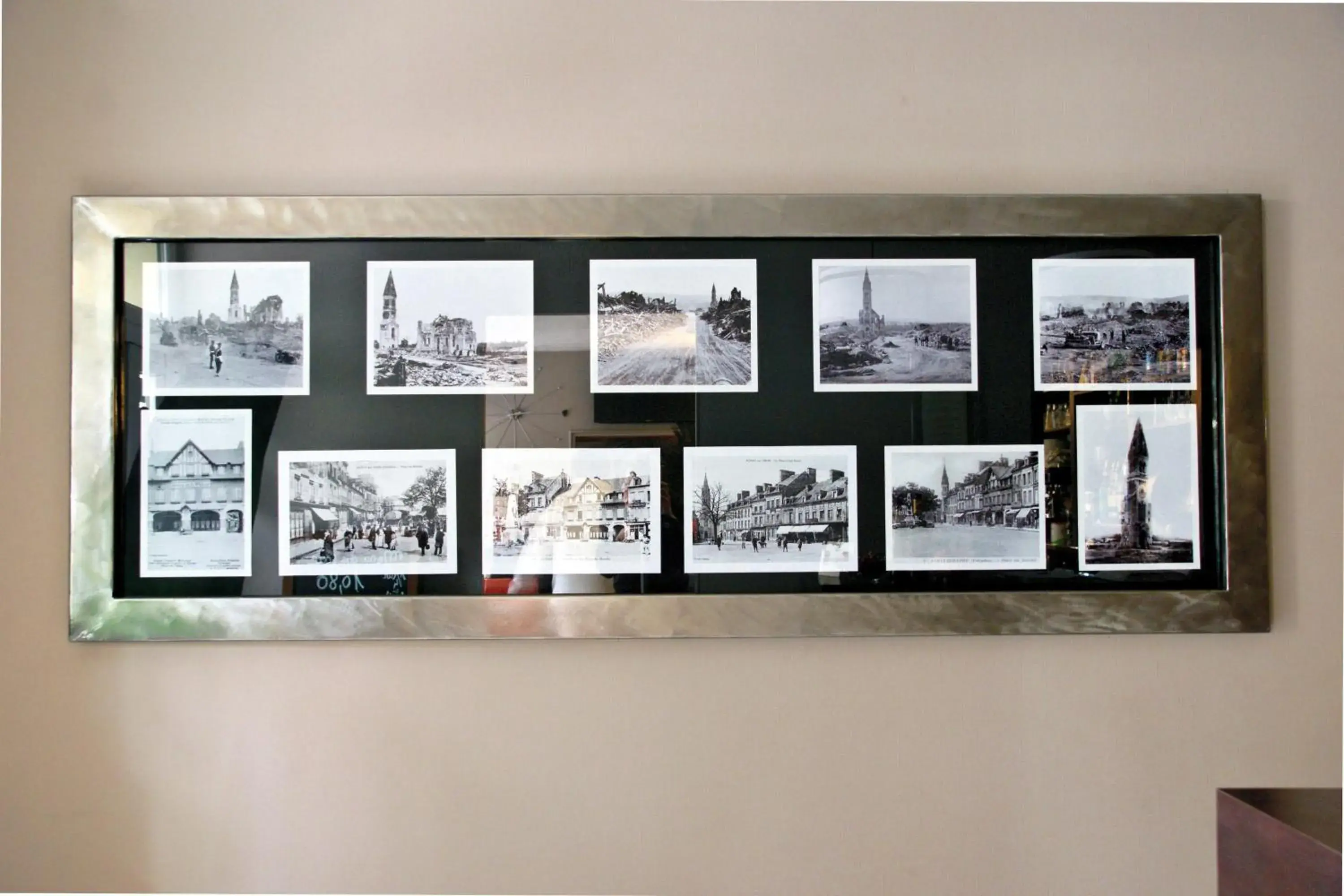 Lobby or reception in LOGIS -Hotel & Restaurant de la Place Lobby or reception in LOGIS -Hotel & Restaurant de la Place