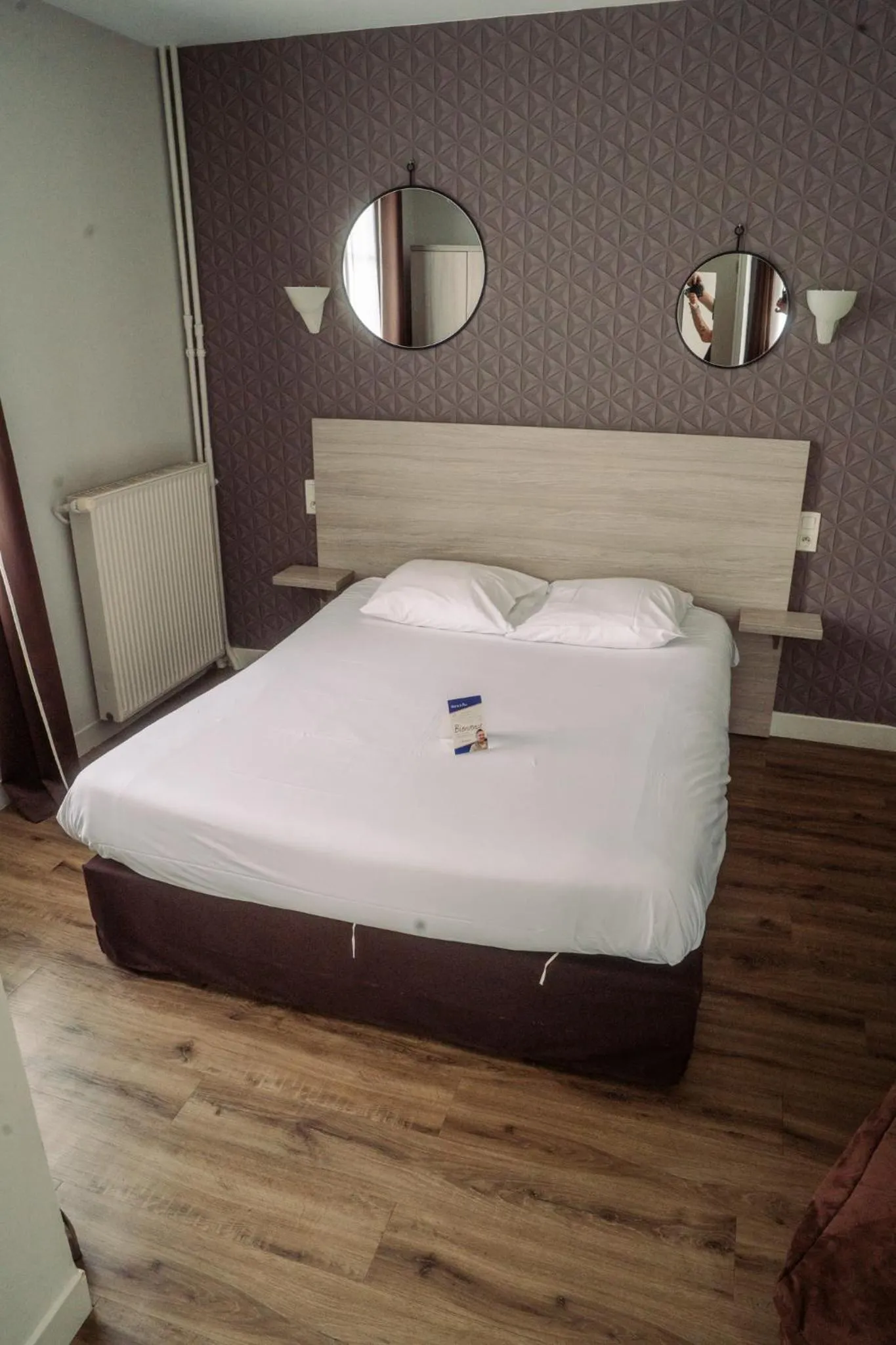 Bed in LOGIS -Hotel & Restaurant de la Place