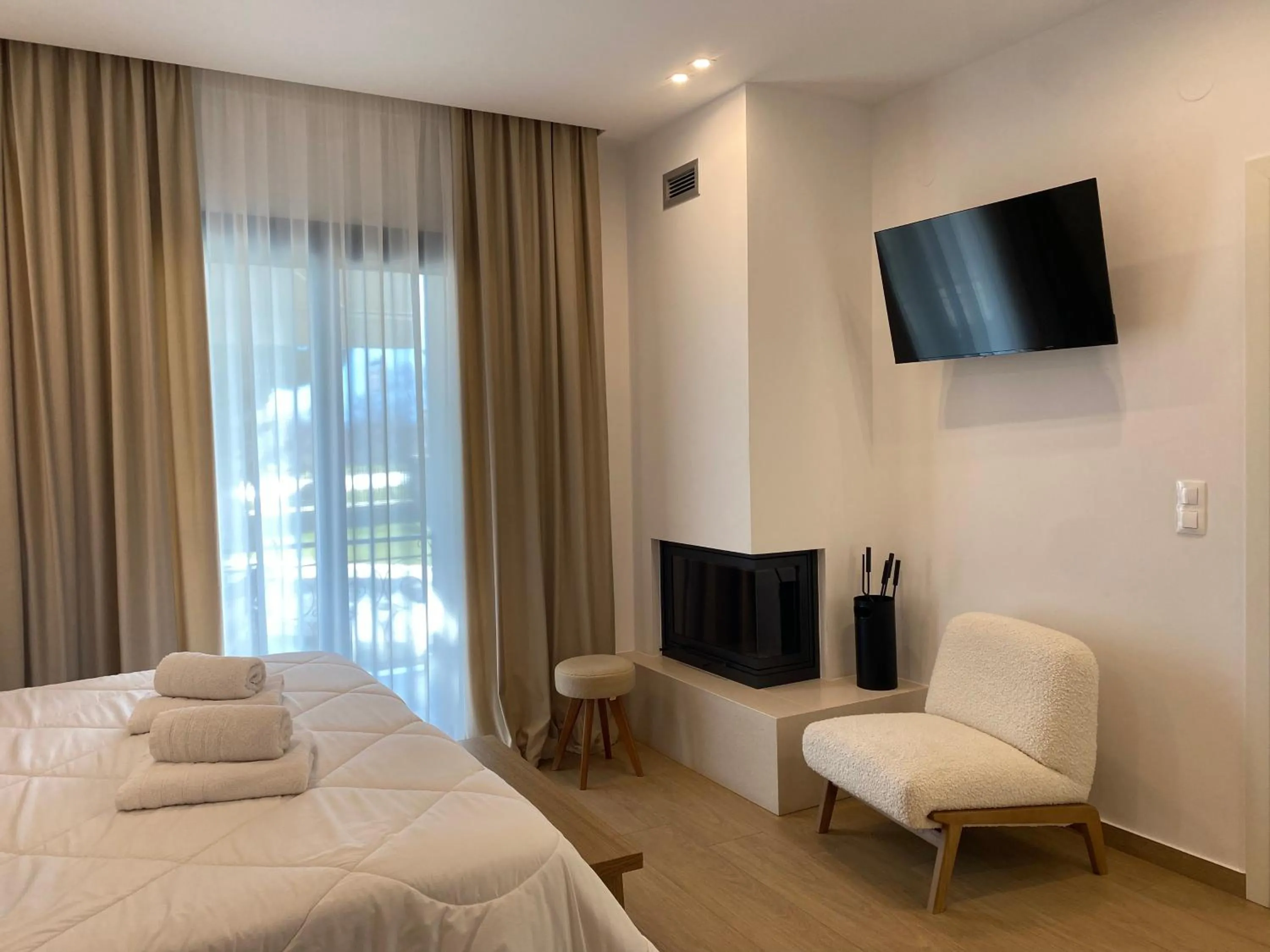 Bed in Lithos