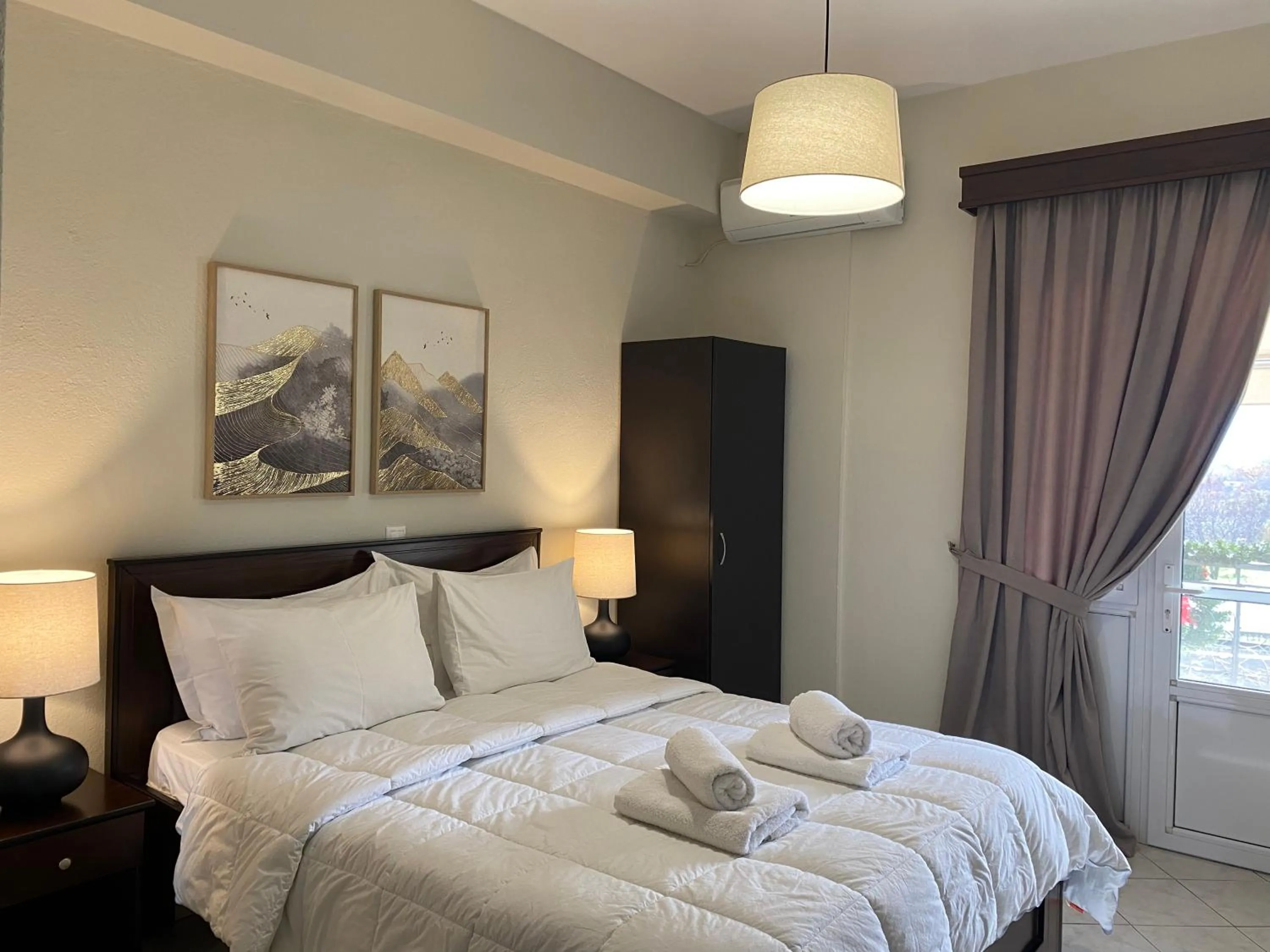 Bed in Lithos