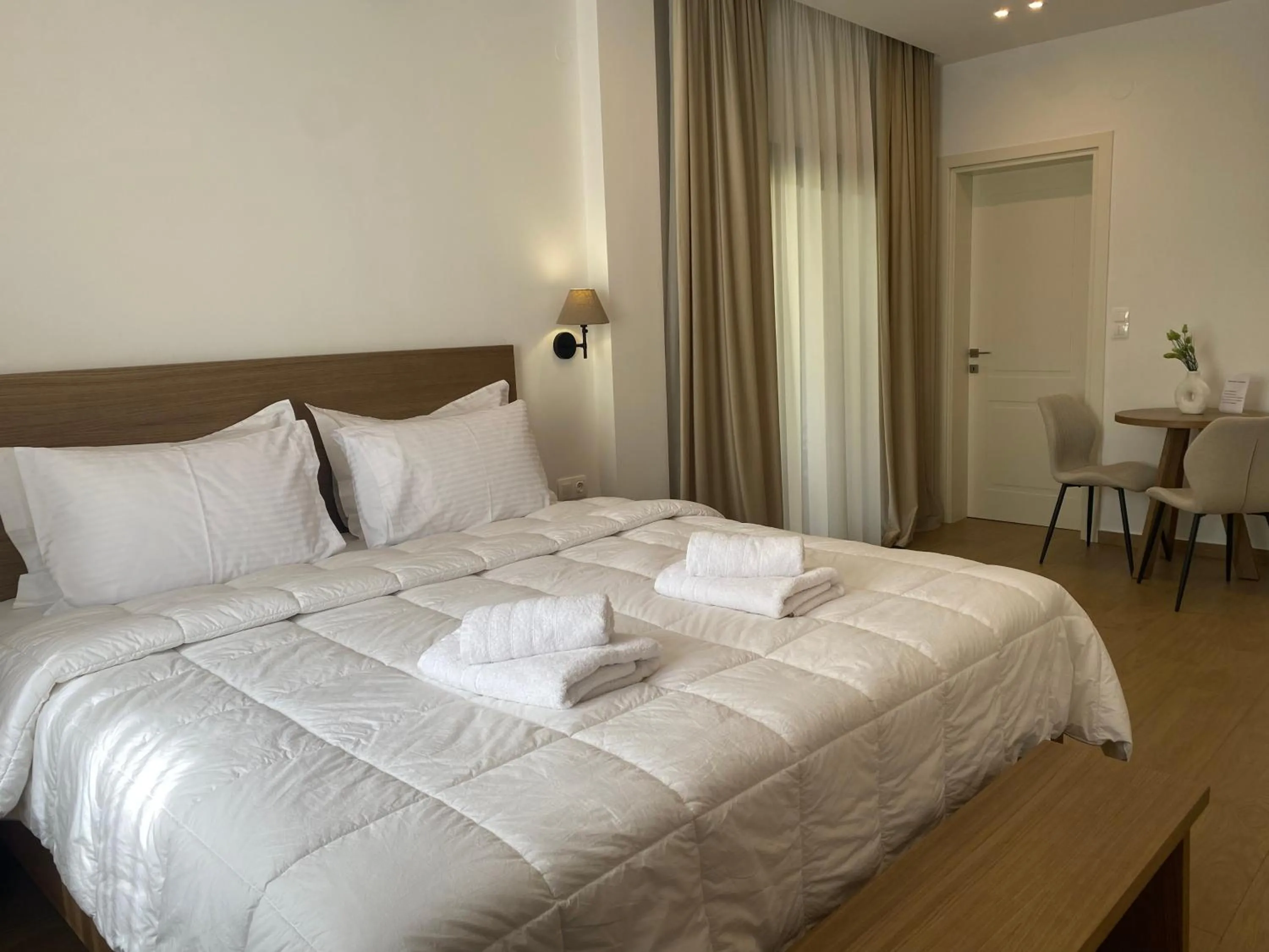 Bed in Lithos