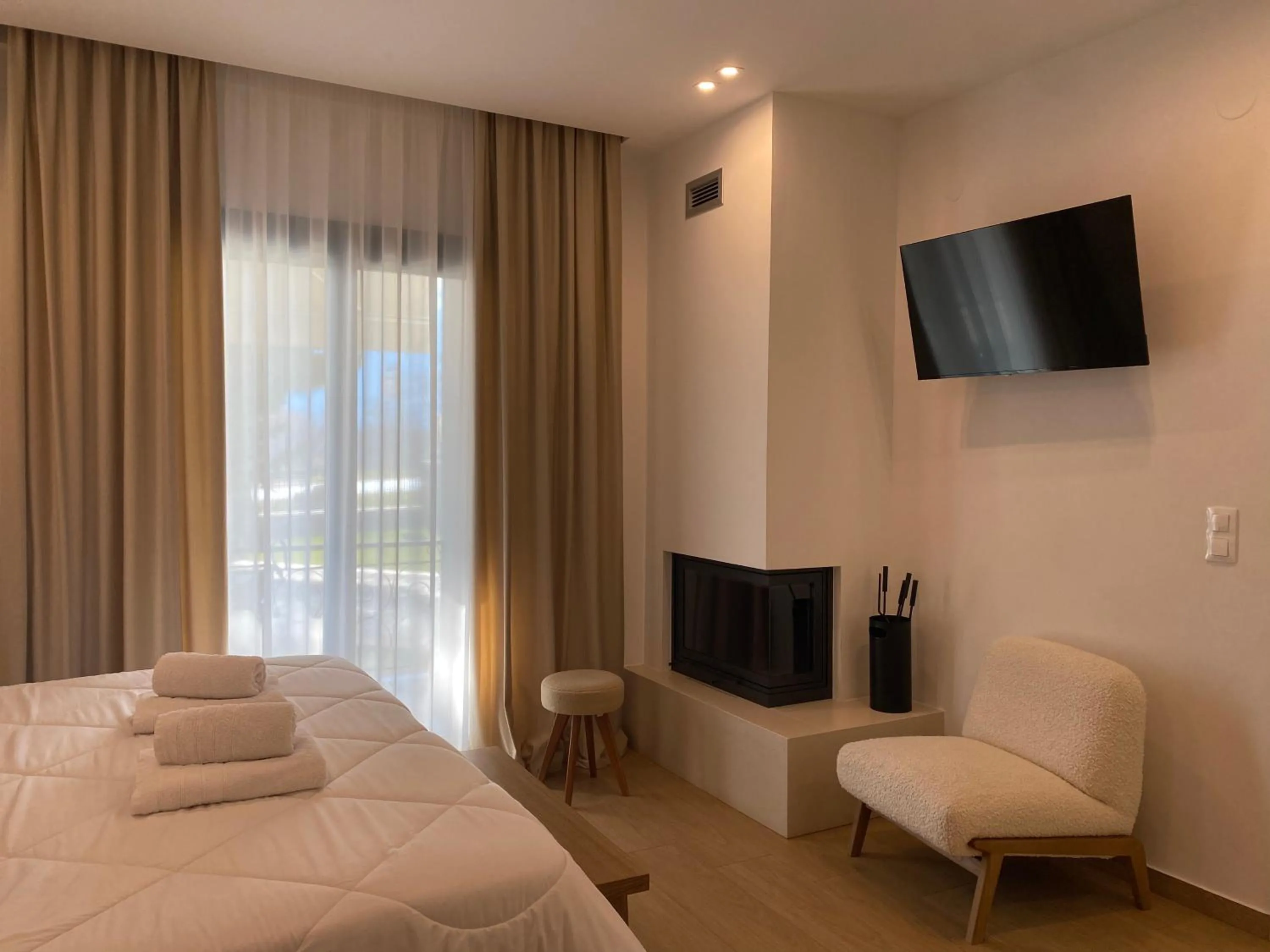 Bed in Lithos
