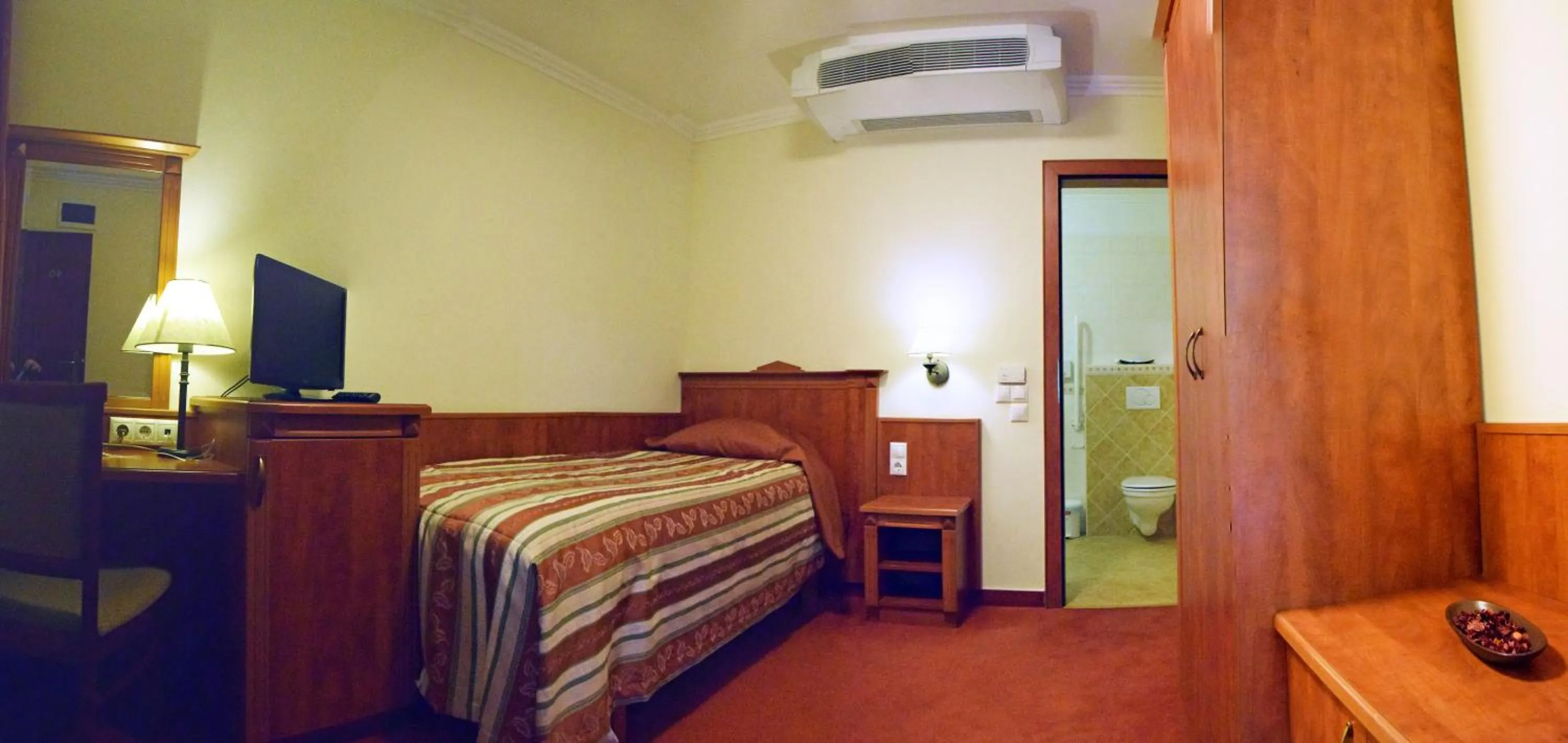 Photo of the whole room, Bed in Geréby Kúria Hotel és Lovasudvar