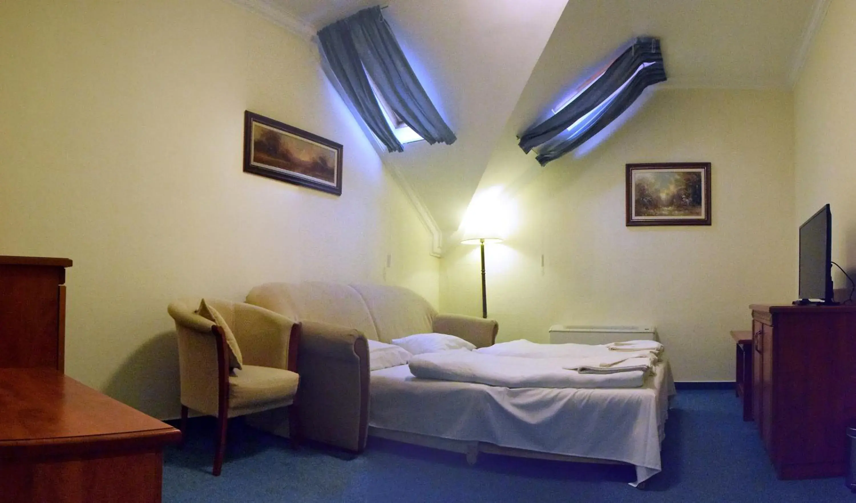 Quadruple Room - single occupancy in Geréby Kúria Hotel és Lovasudvar Quadruple Room - single occupancy in Geréby Kúria Hotel és Lovasudvar