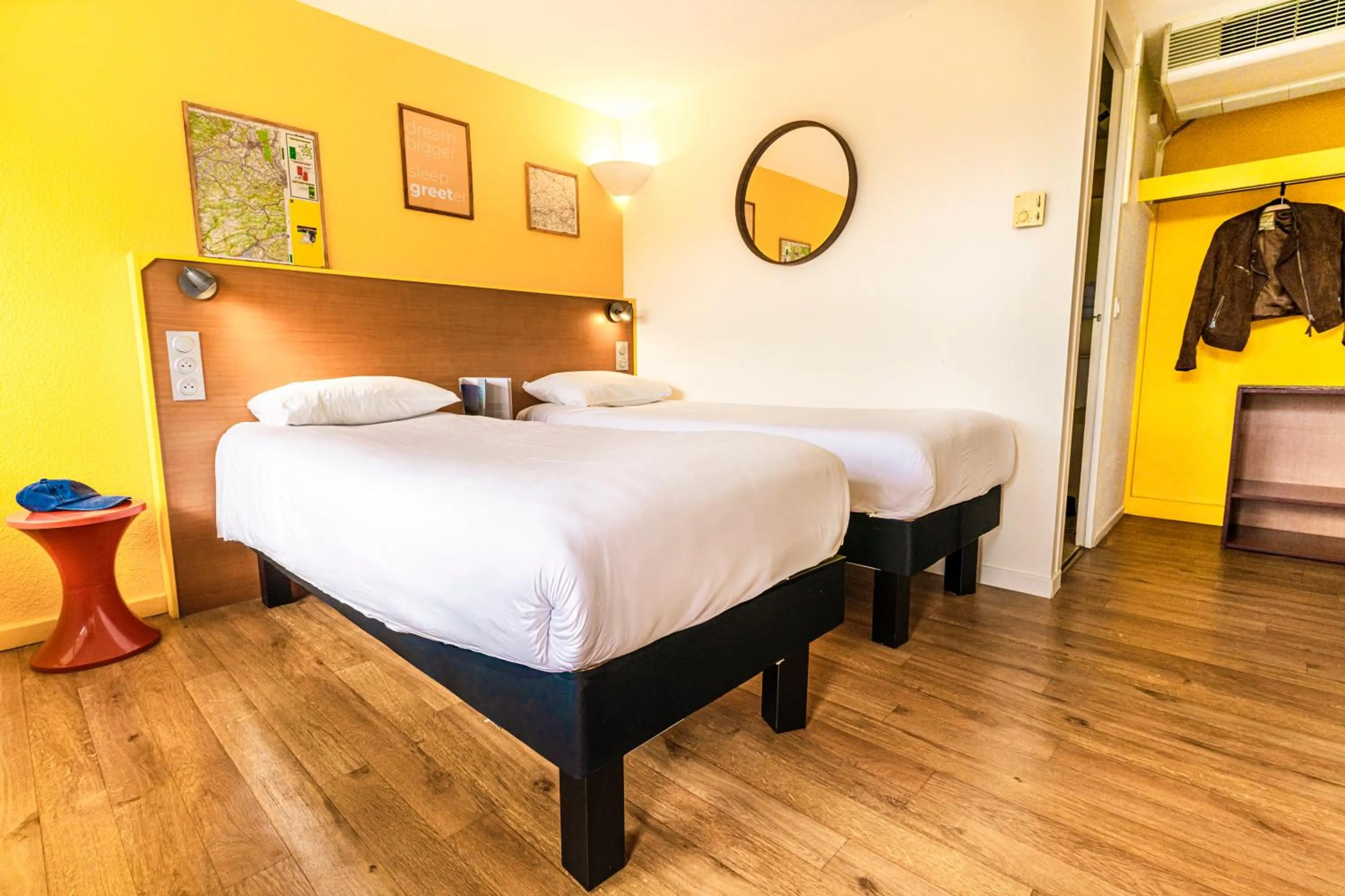 Bed in greet Hotel Belleville en Beaujolais A6