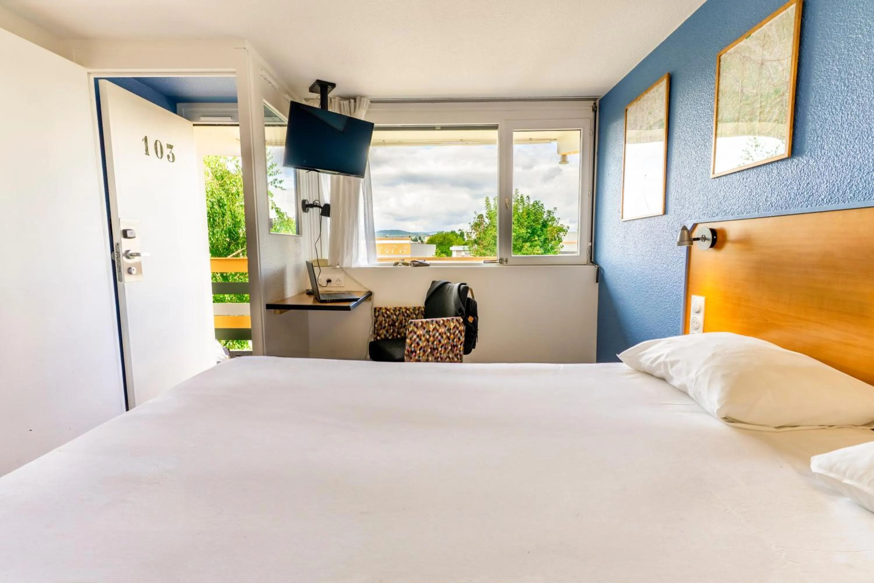 Bed in greet Hotel Belleville en Beaujolais A6