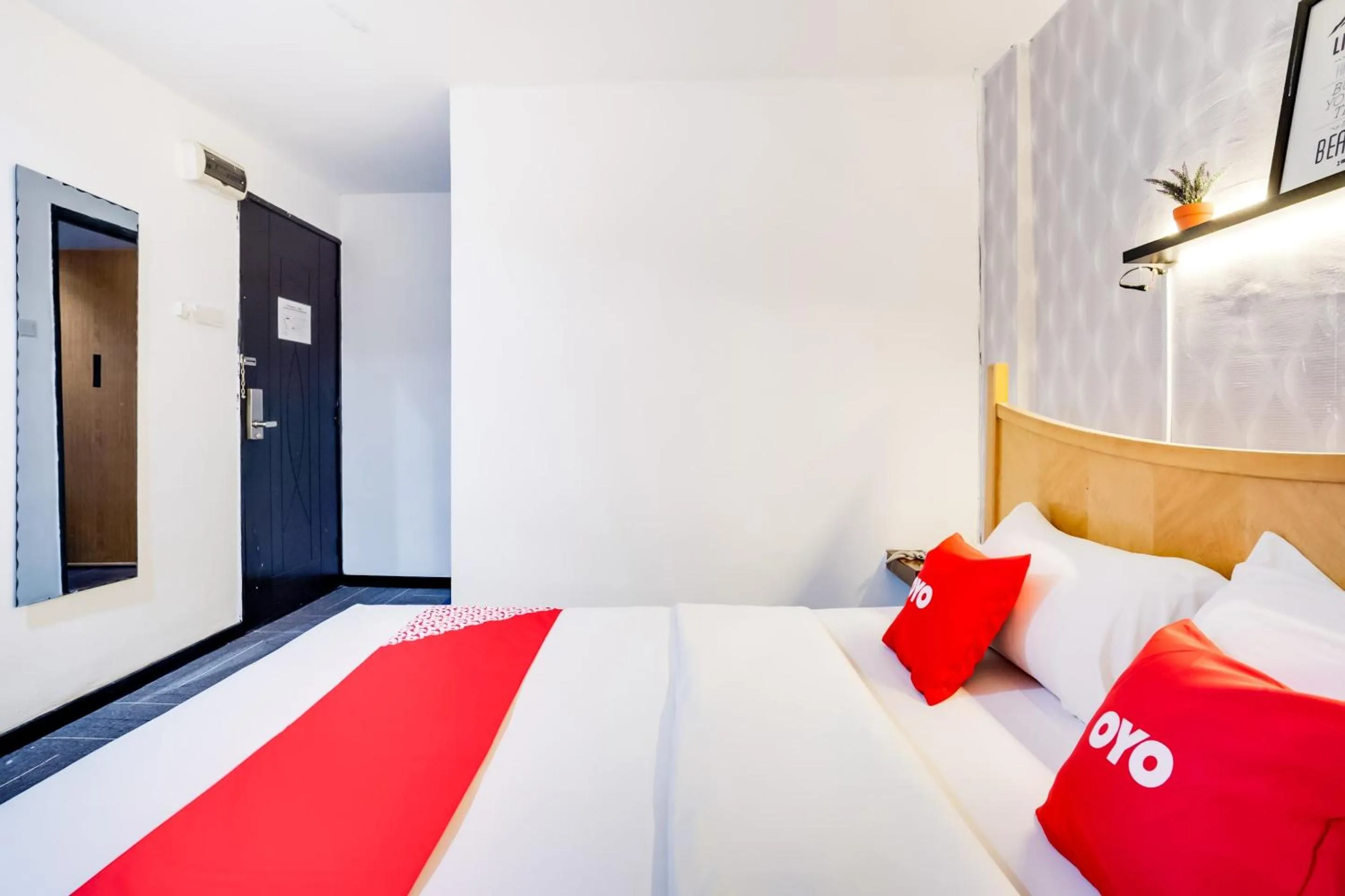 Bedroom, Bed in OYO 89652 Bjorn Boutique Hotel