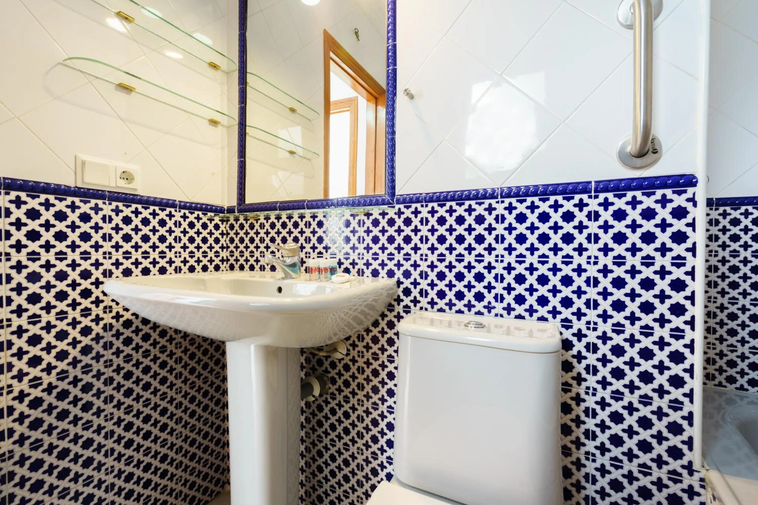 Bathroom in Apartamentos Pepe Mesa