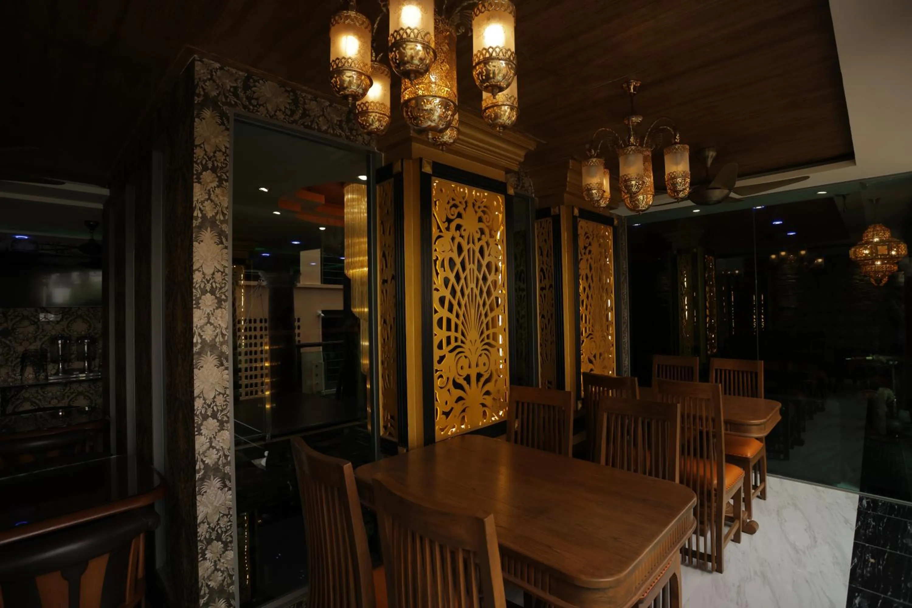 Restaurant/places to eat in BAB ALHARA HOTEL