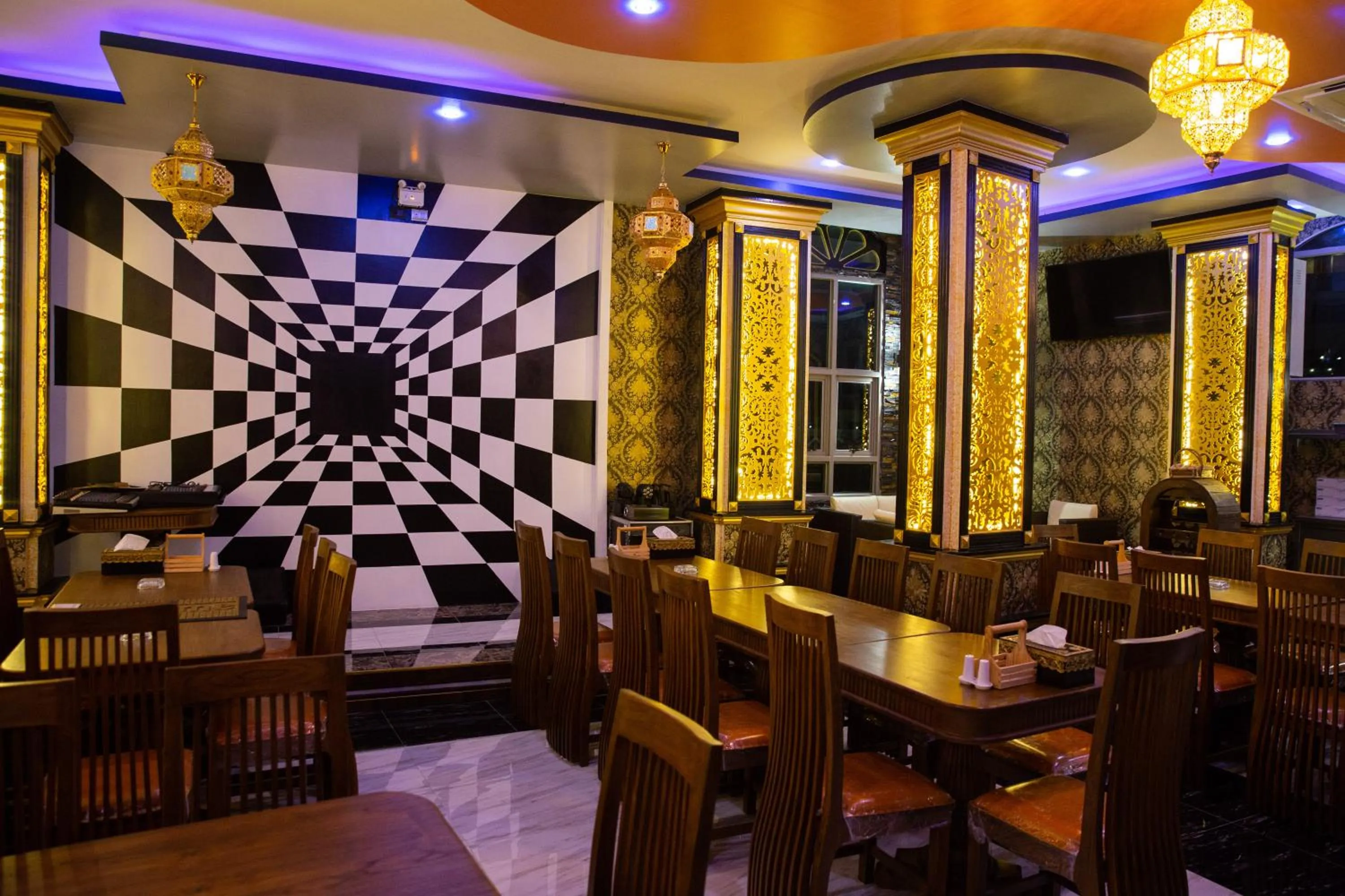 Restaurant/places to eat in BAB ALHARA HOTEL