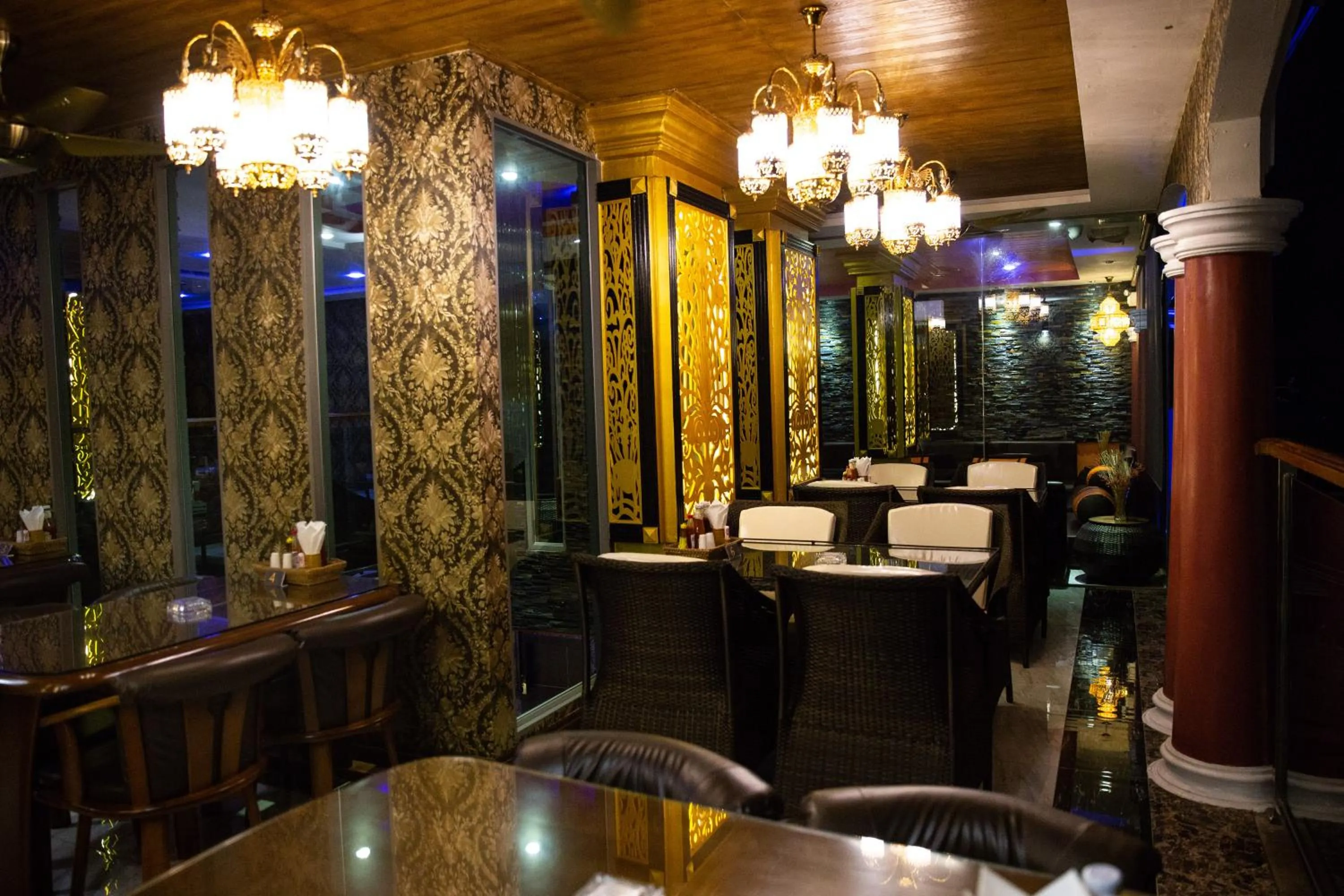 Restaurant/places to eat in BAB ALHARA HOTEL