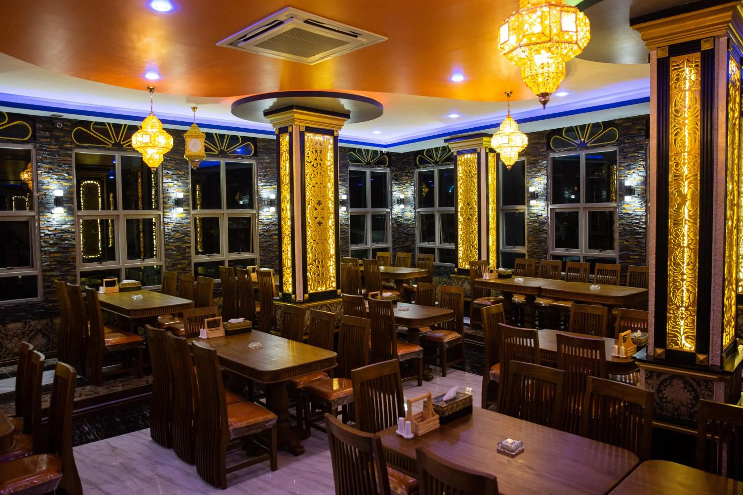 Restaurant/places to eat in BAB ALHARA HOTEL