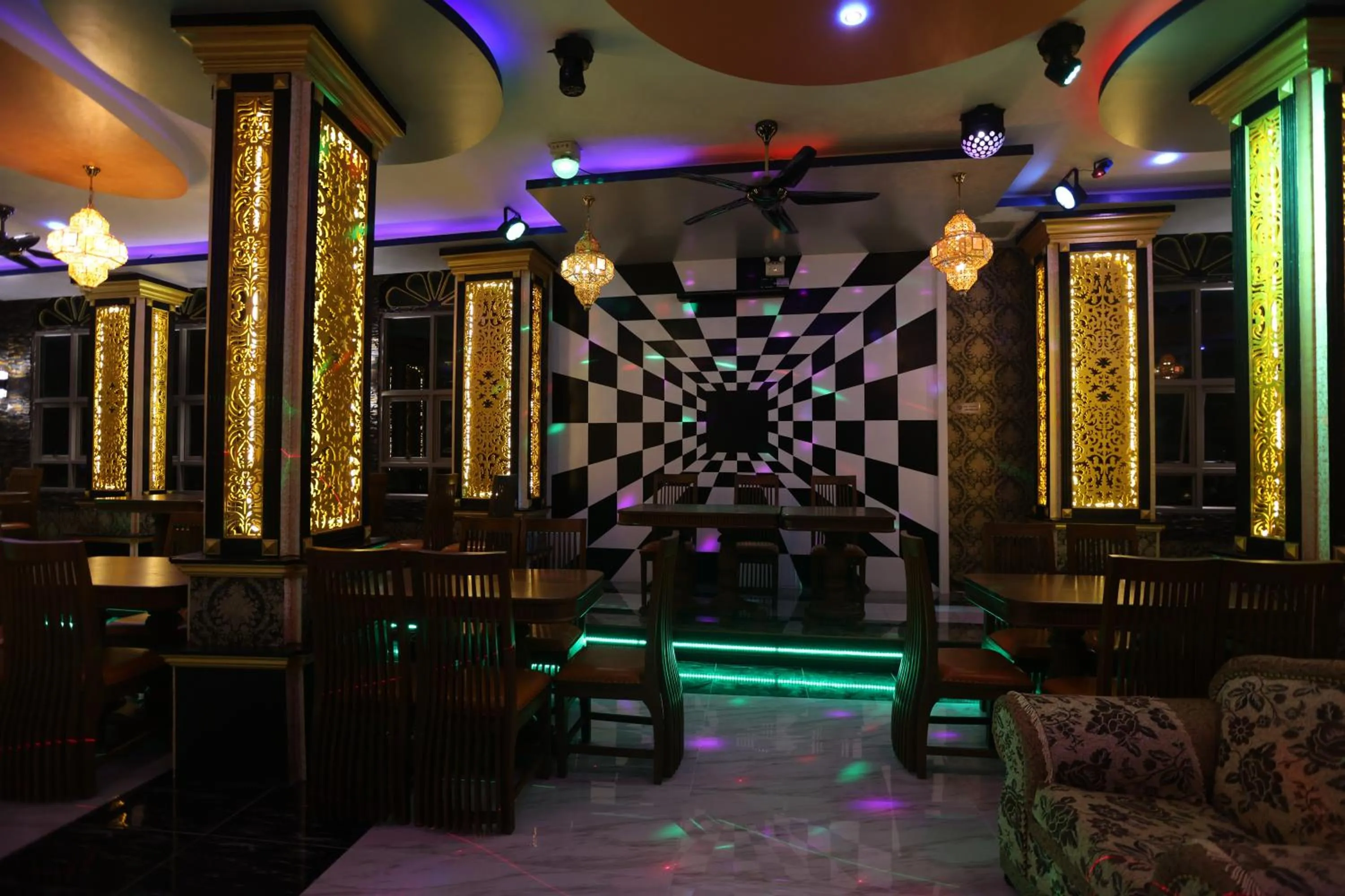 Restaurant/places to eat in BAB ALHARA HOTEL