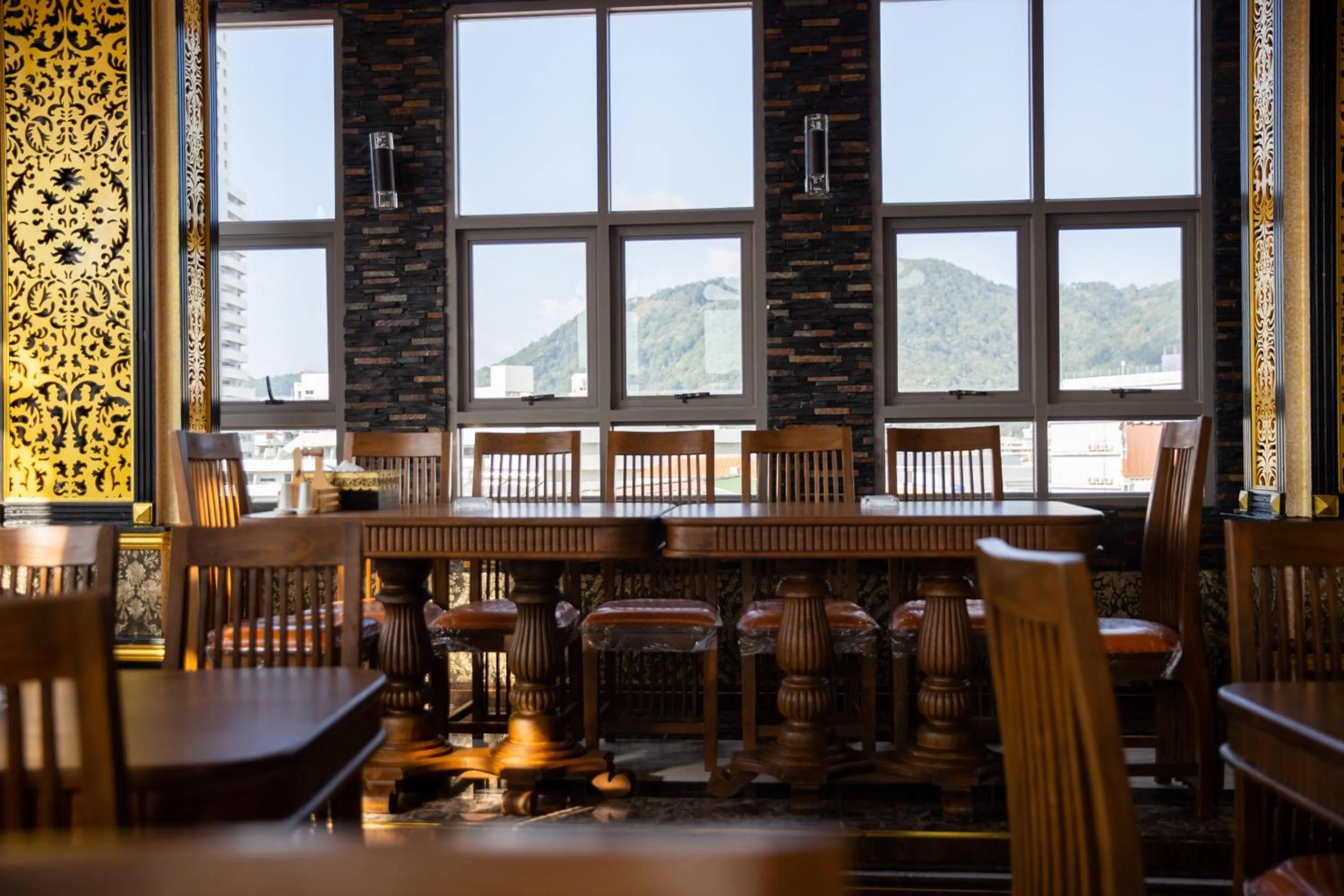 Restaurant/places to eat in BAB ALHARA HOTEL