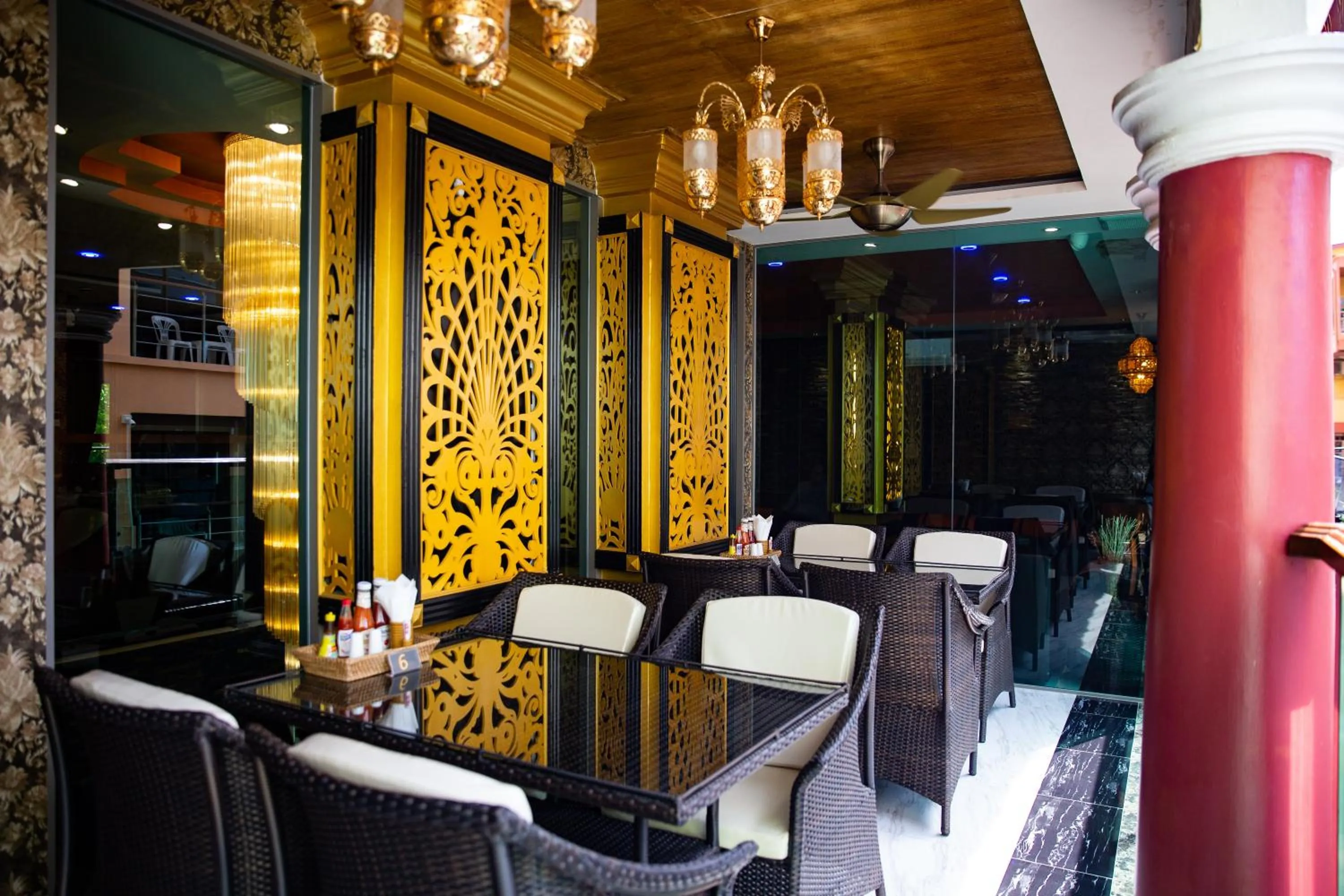 Restaurant/places to eat in BAB ALHARA HOTEL