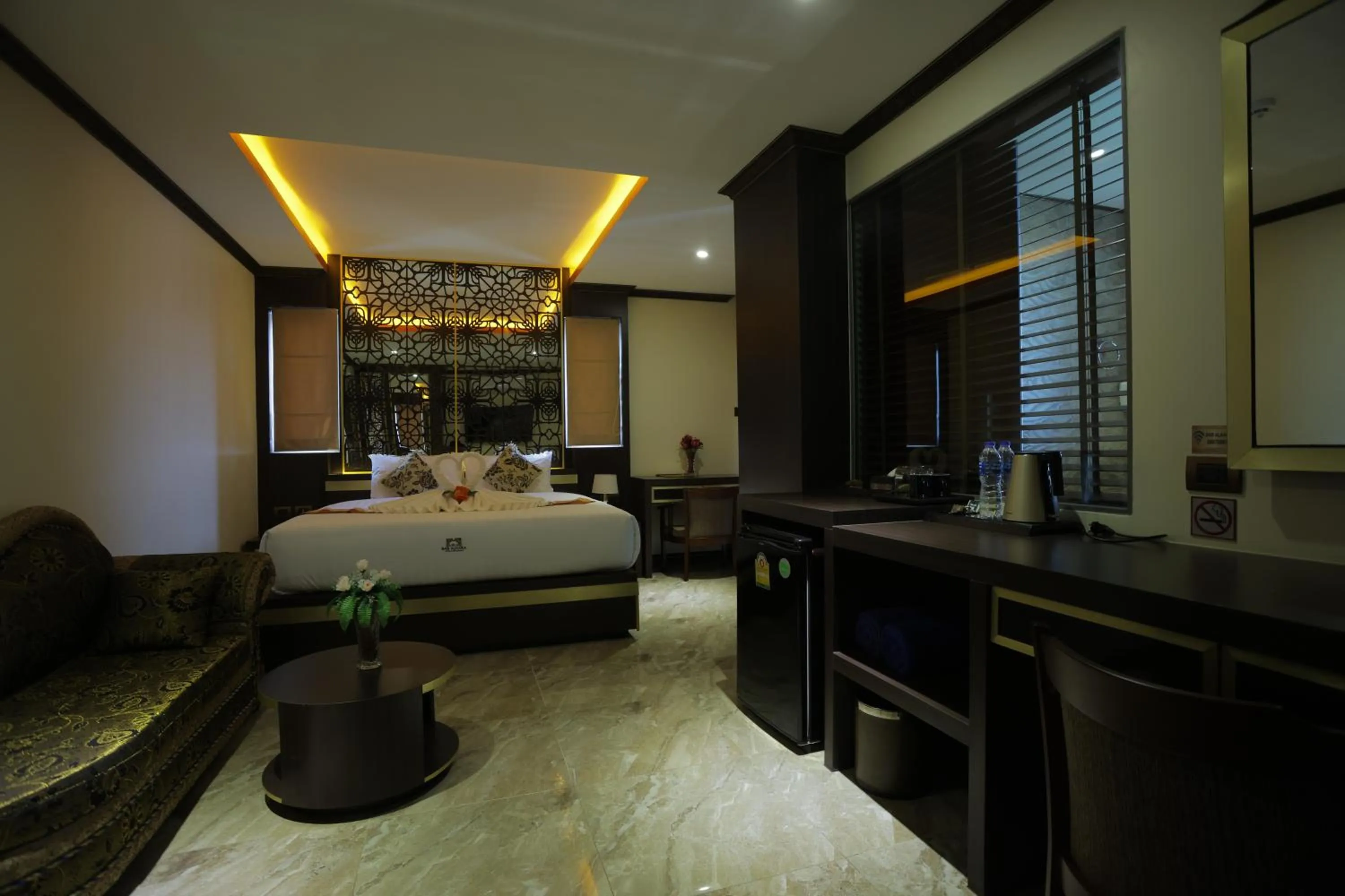 Quiet street view, Bed in BAB ALHARA HOTEL