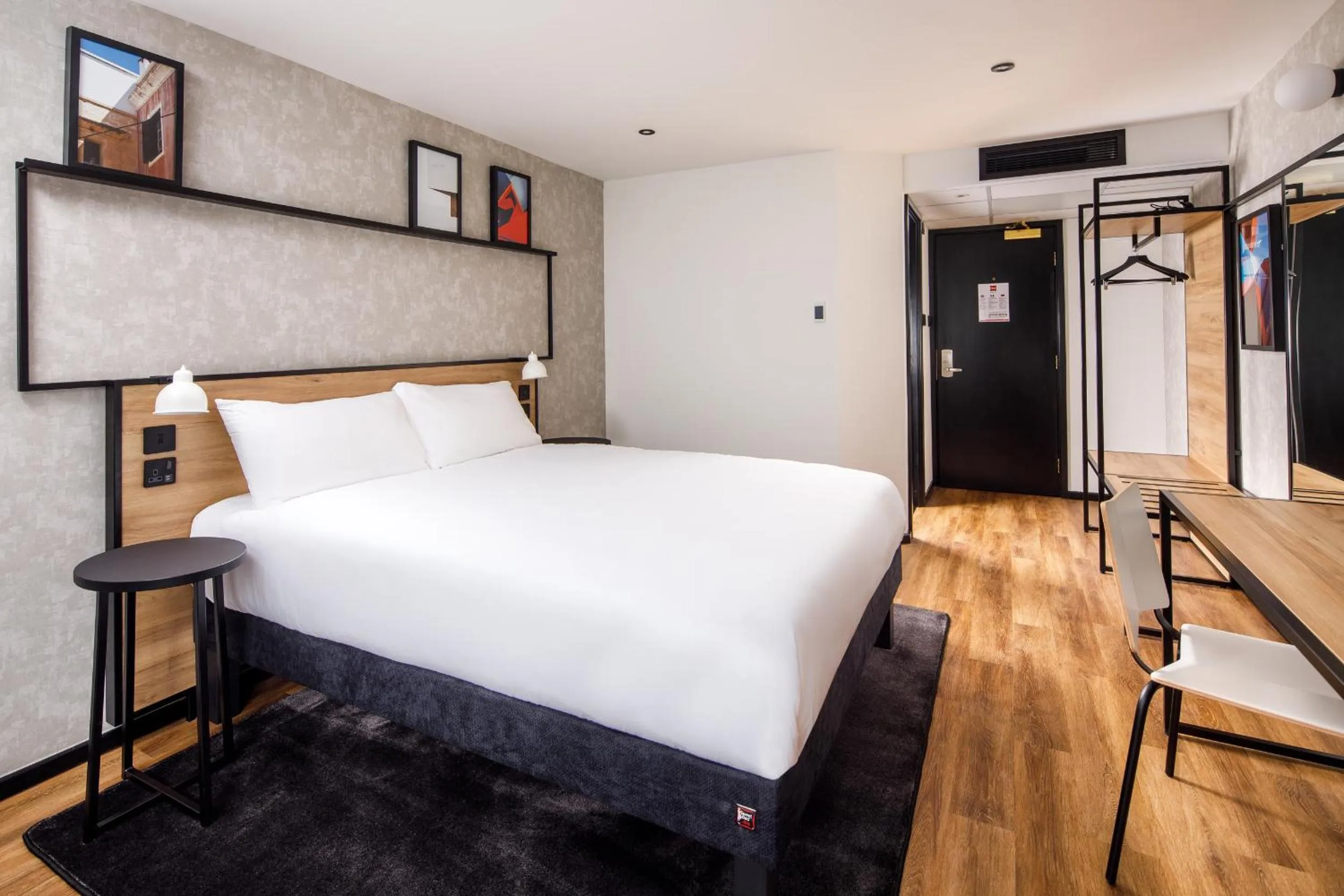 Bed in ibis Wakefield East-Castleford